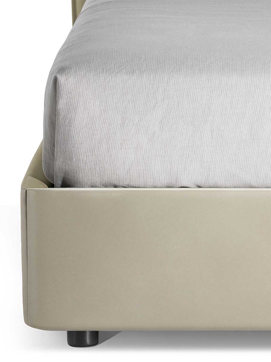poltrona frau aurora tre bed with storage