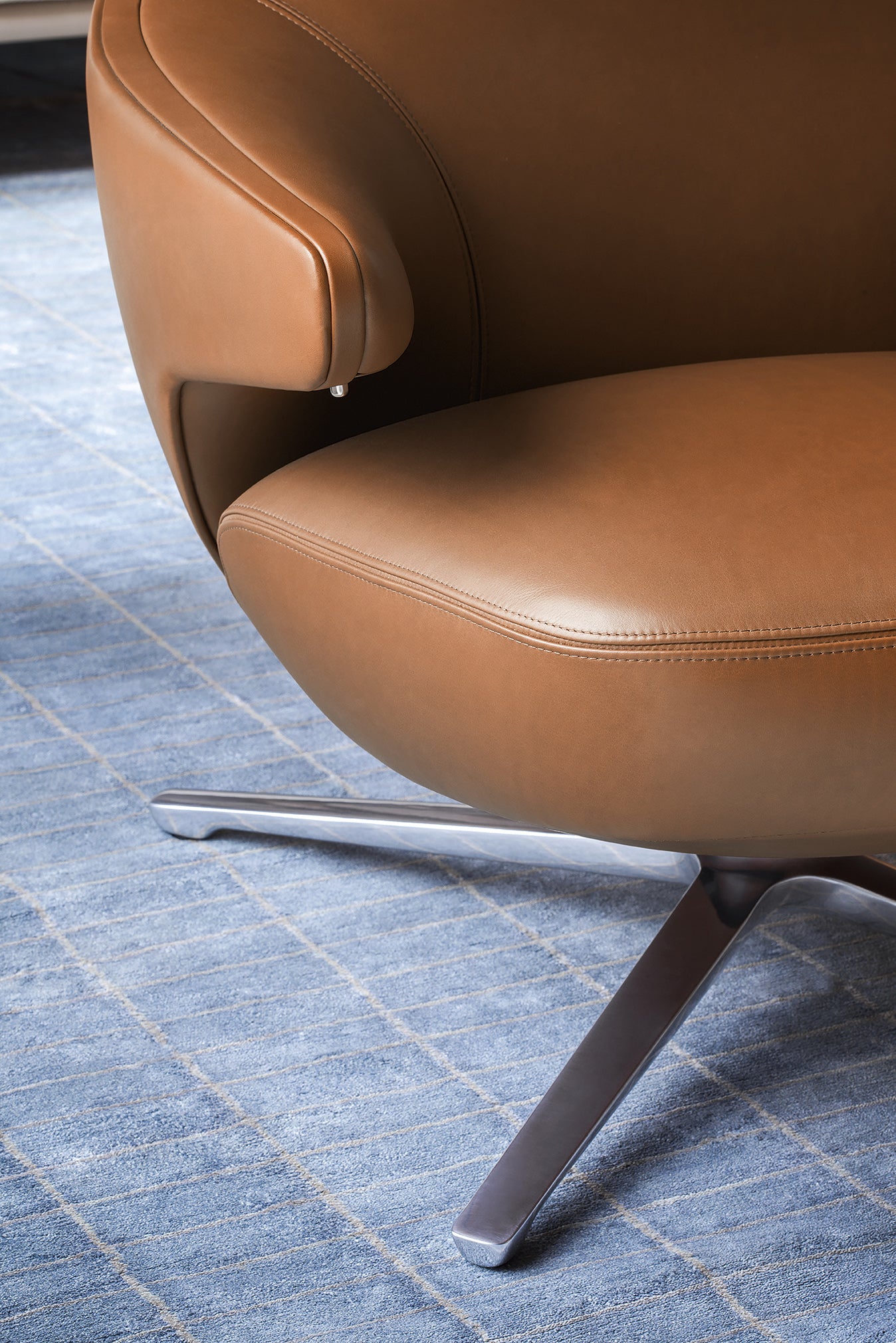 poltrona frau jay lounge armchair