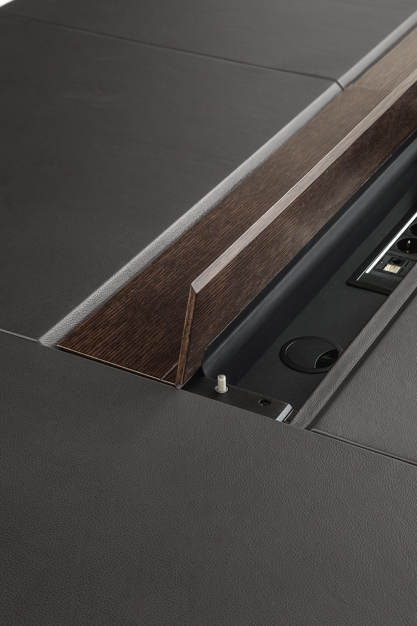 poltrona frau jobs meeting table