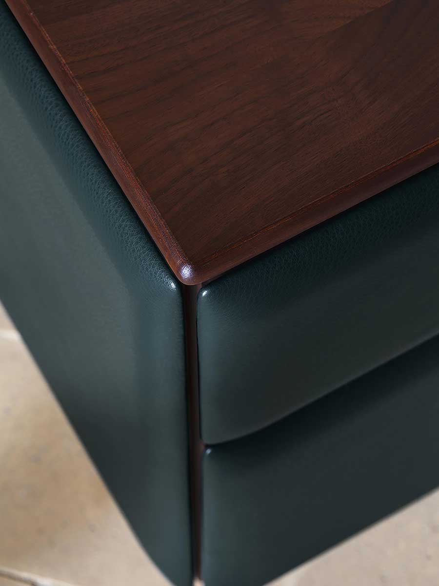 poltrona frau moondance night table