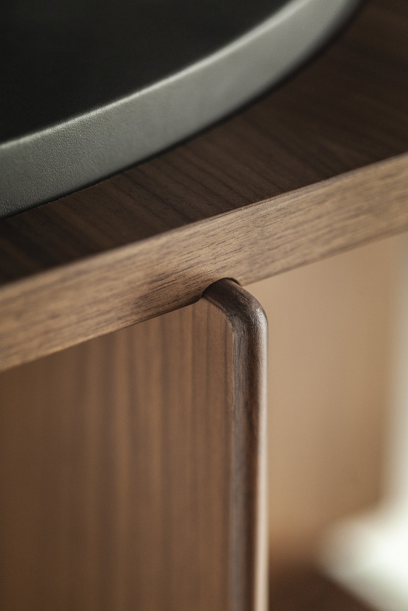 poltrona frau turner bookcase