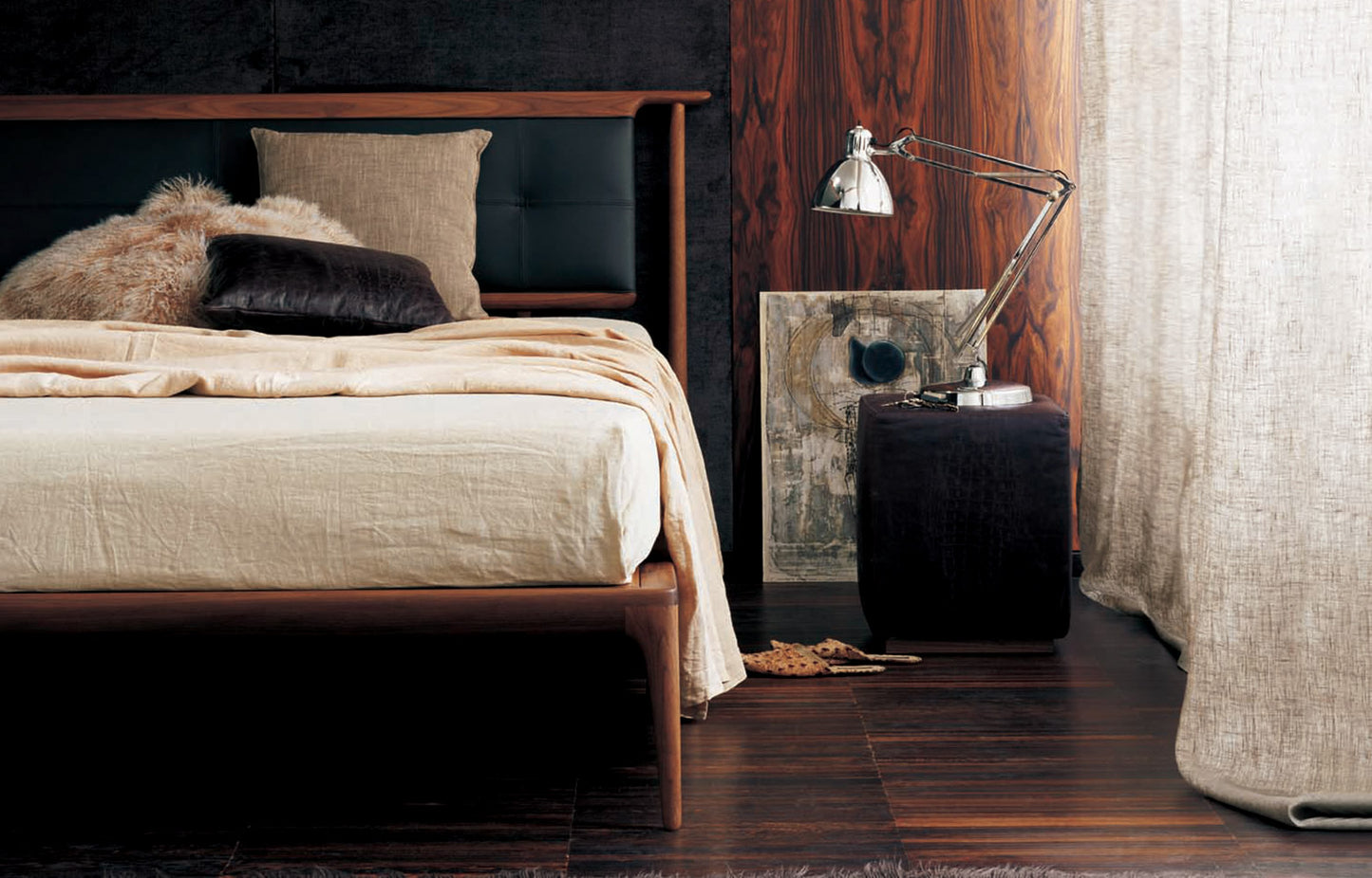 Demasiado Corazon Bed
