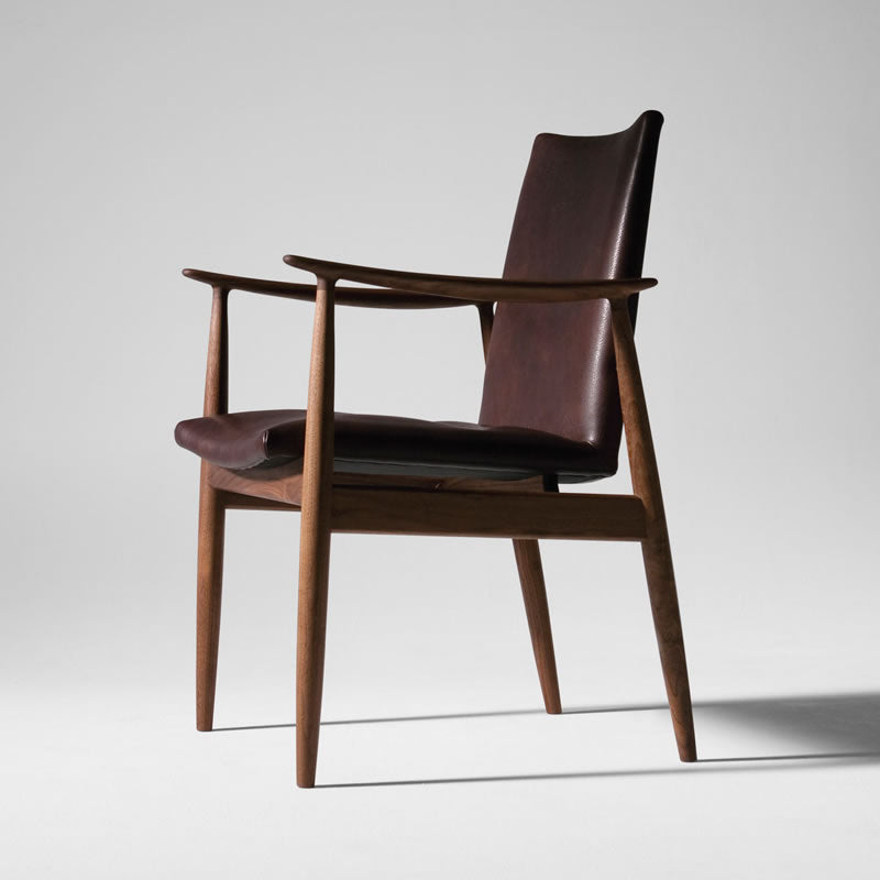 RIVAGE | Armchair w. Wood Base