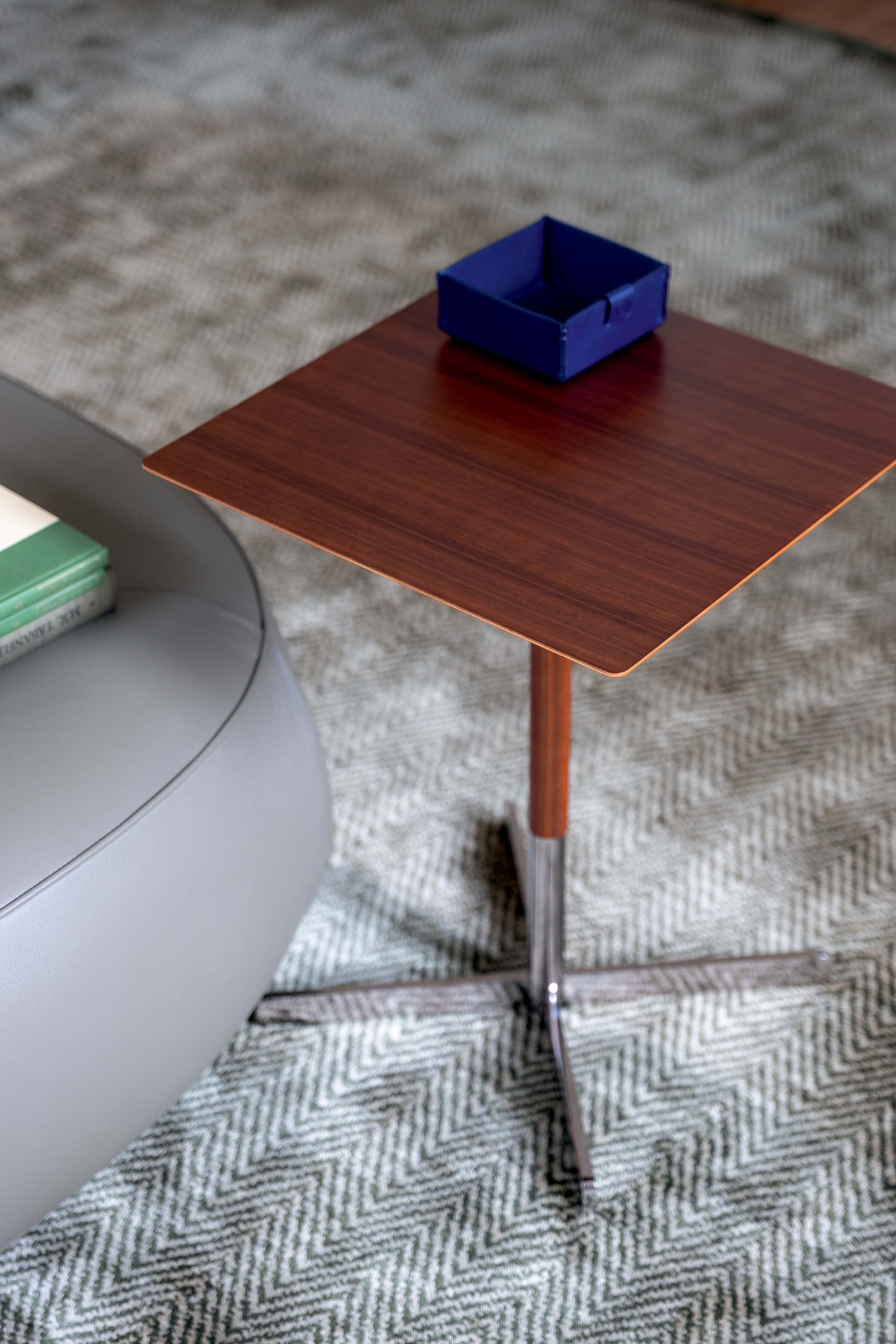 poltrona frau bob square small table