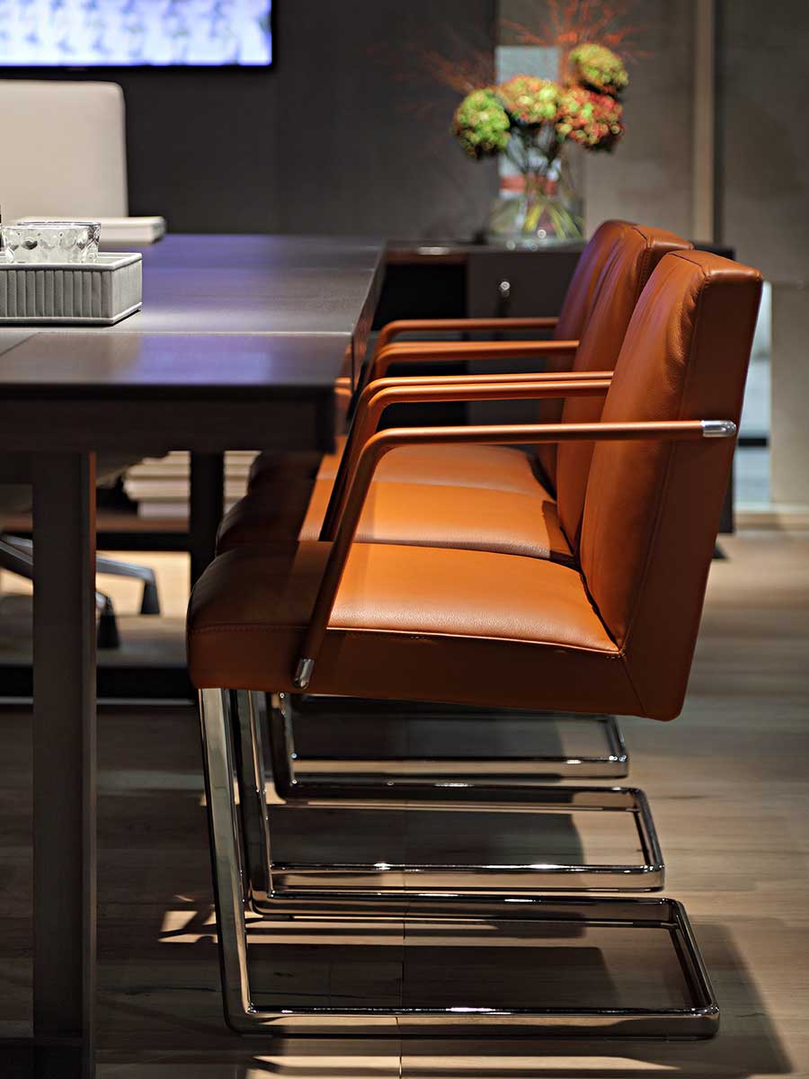 poltrona frau chancellor conference cantilever chair