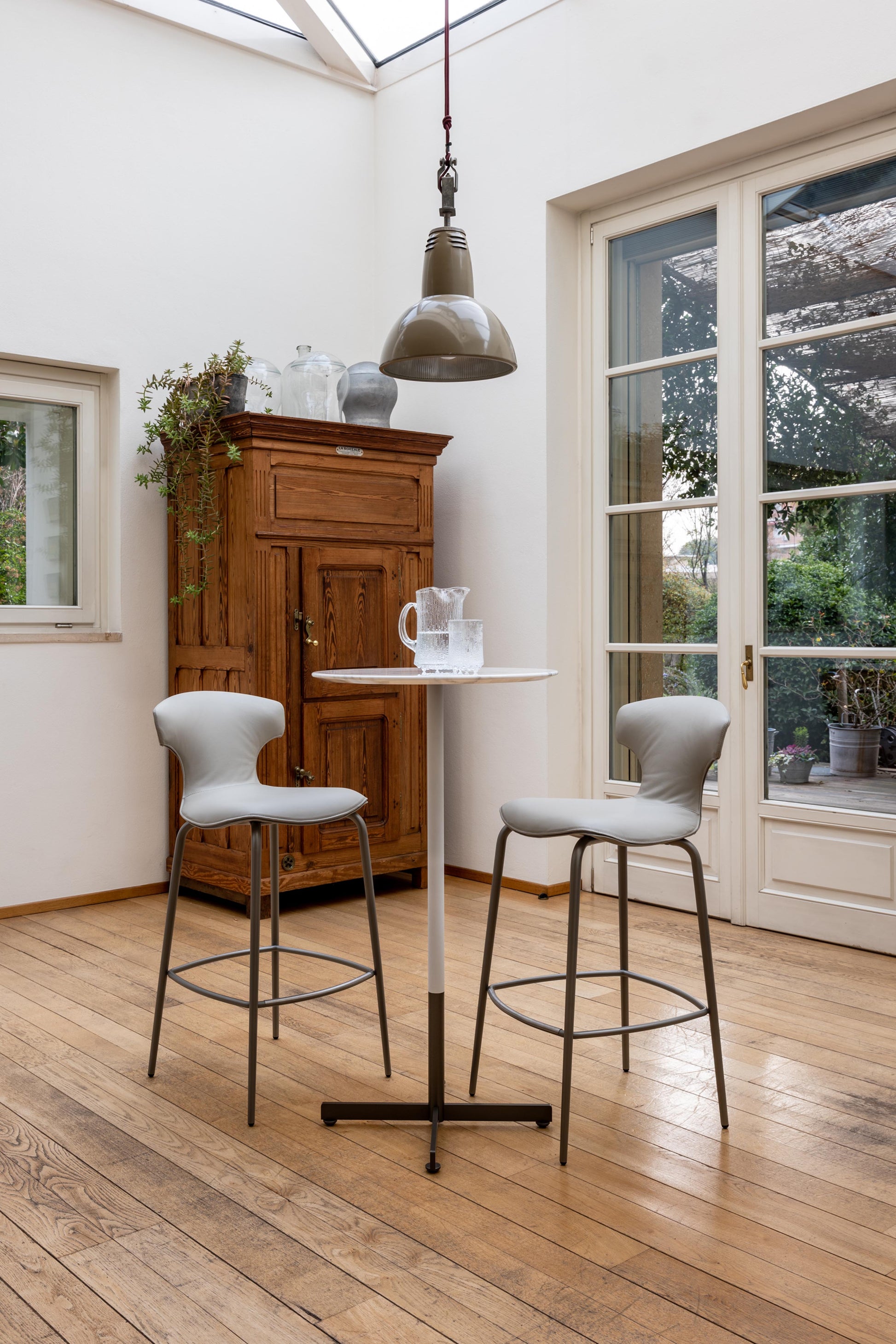 Montera Mas Stool With Metal Base