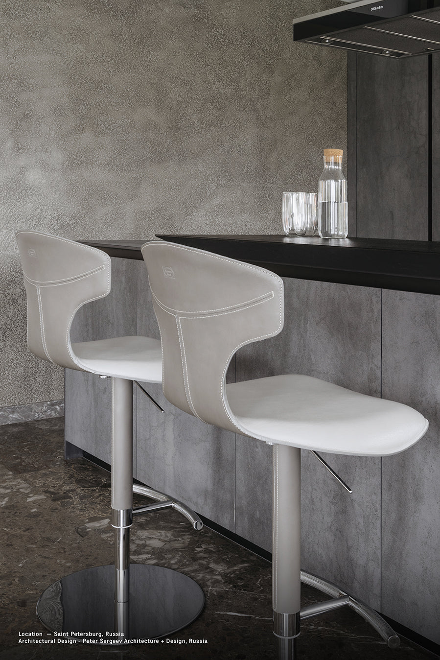 poltrona frau montera stool