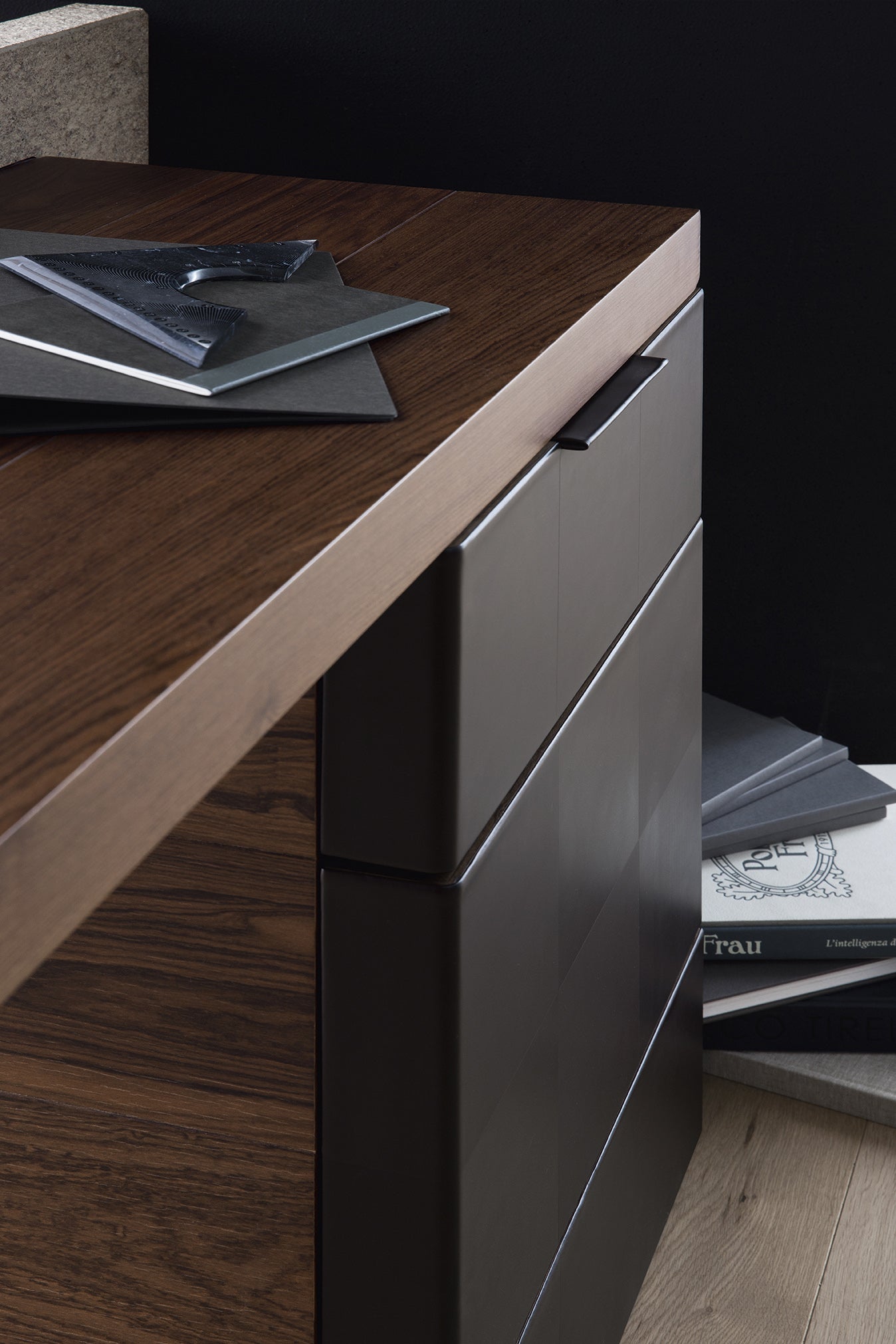 H_O Desk