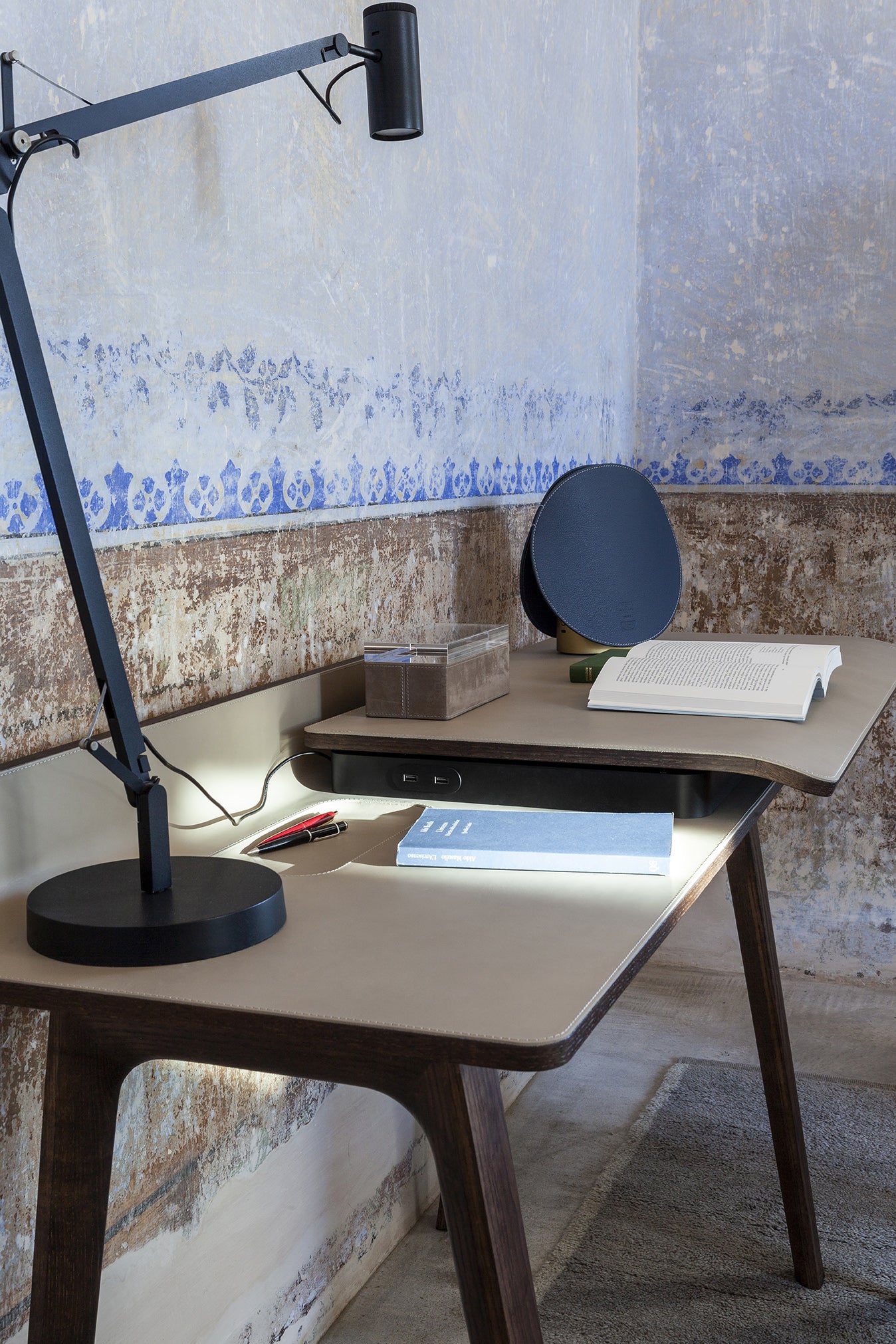 Iren Freestanding Desk