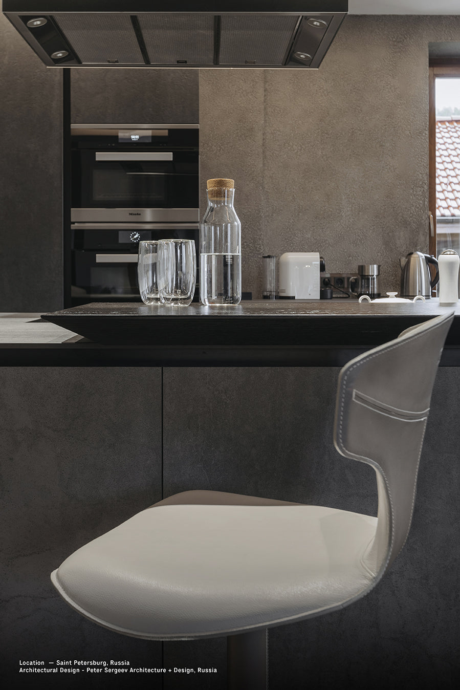 Montera Column Base Stool