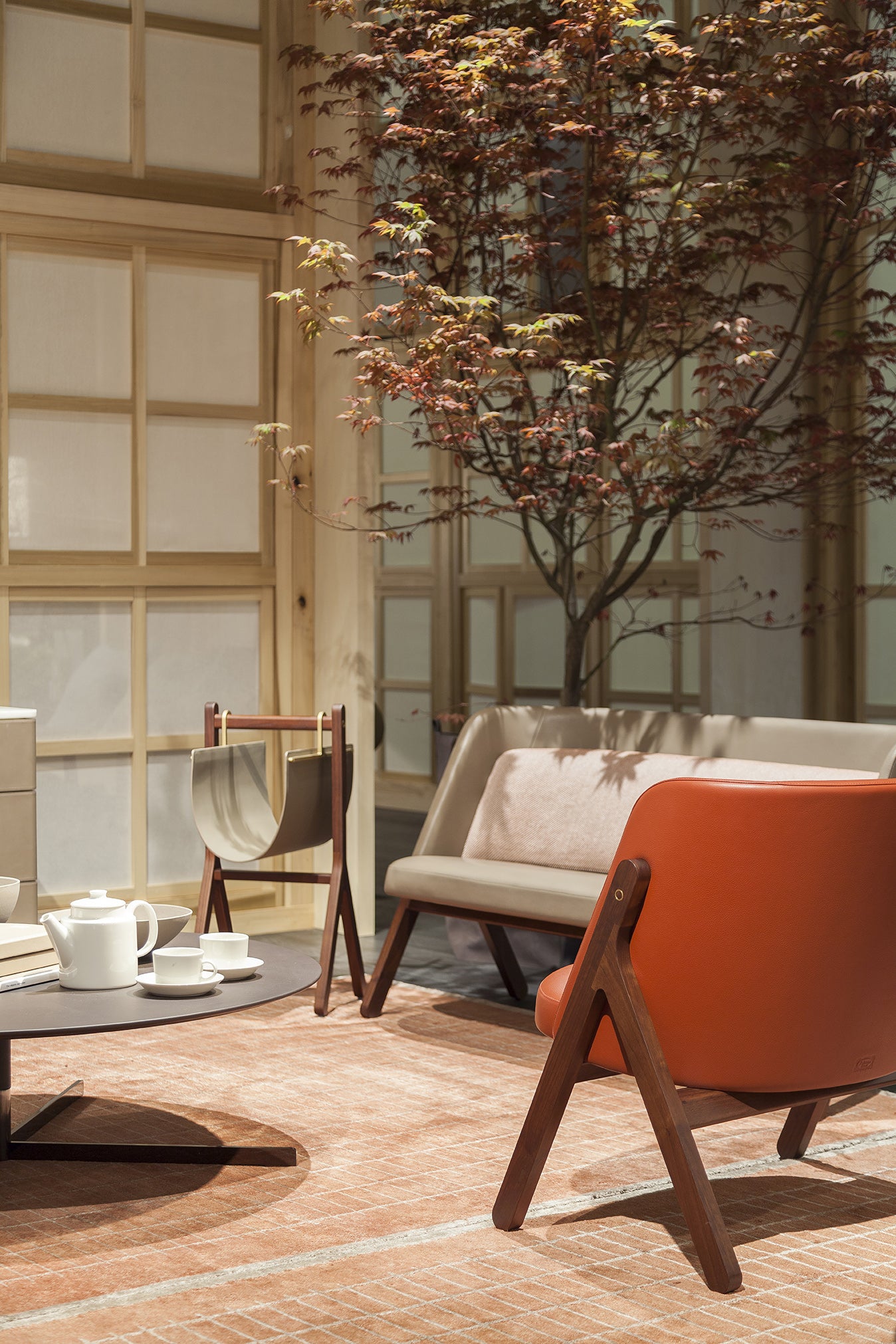 poltrona frau ren magazine rack