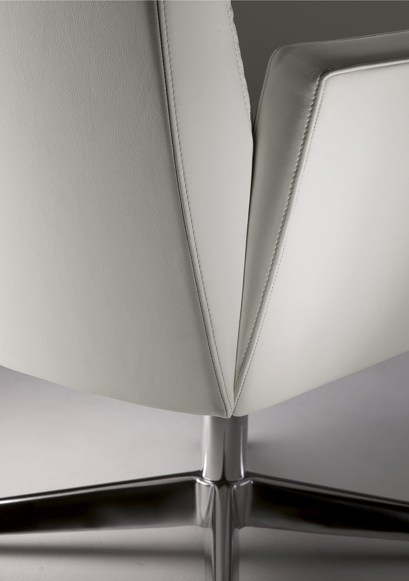 poltrona frau chancellor visitor chair