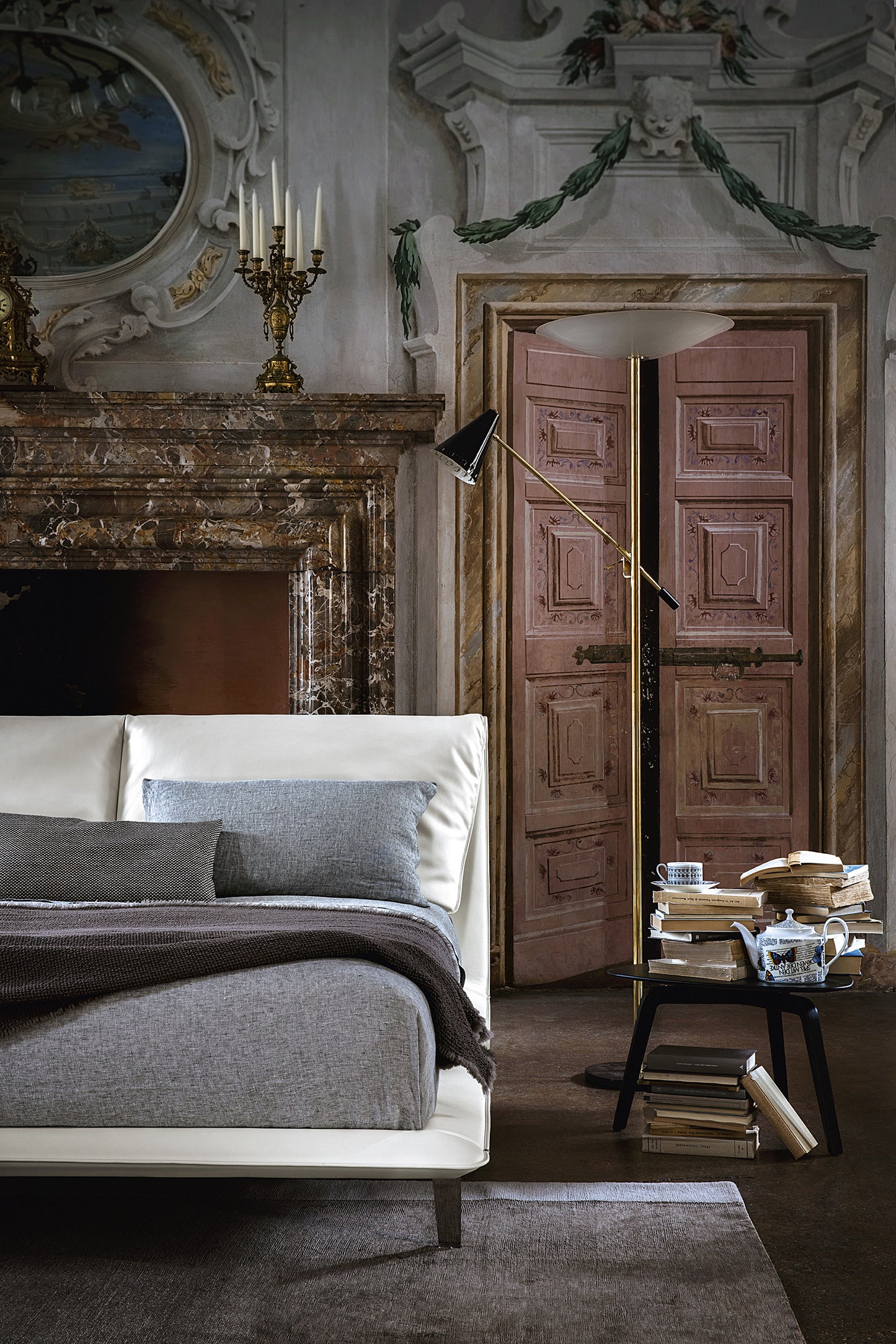 poltrona frau fiorile triangular small table