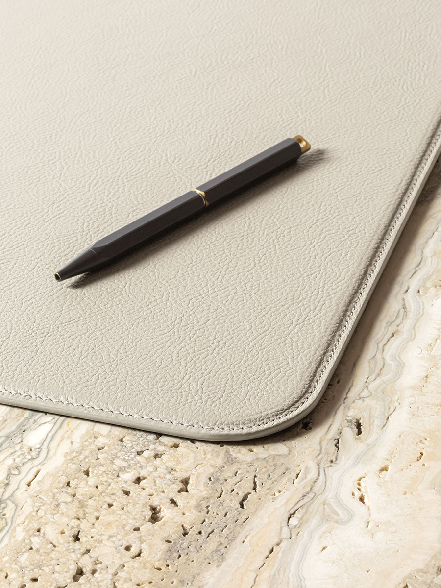 poltrona frau office desk accessories