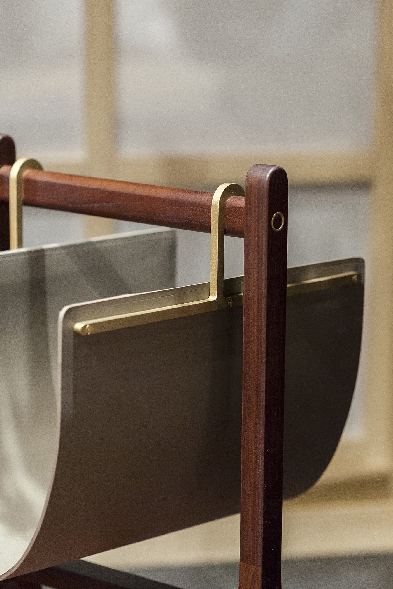 poltrona frau ren magazine rack
