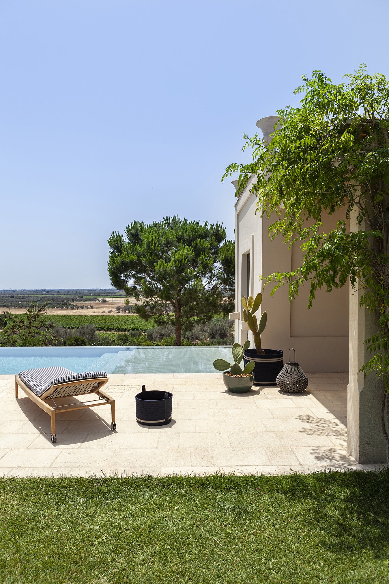The Secret Garden Sunbed