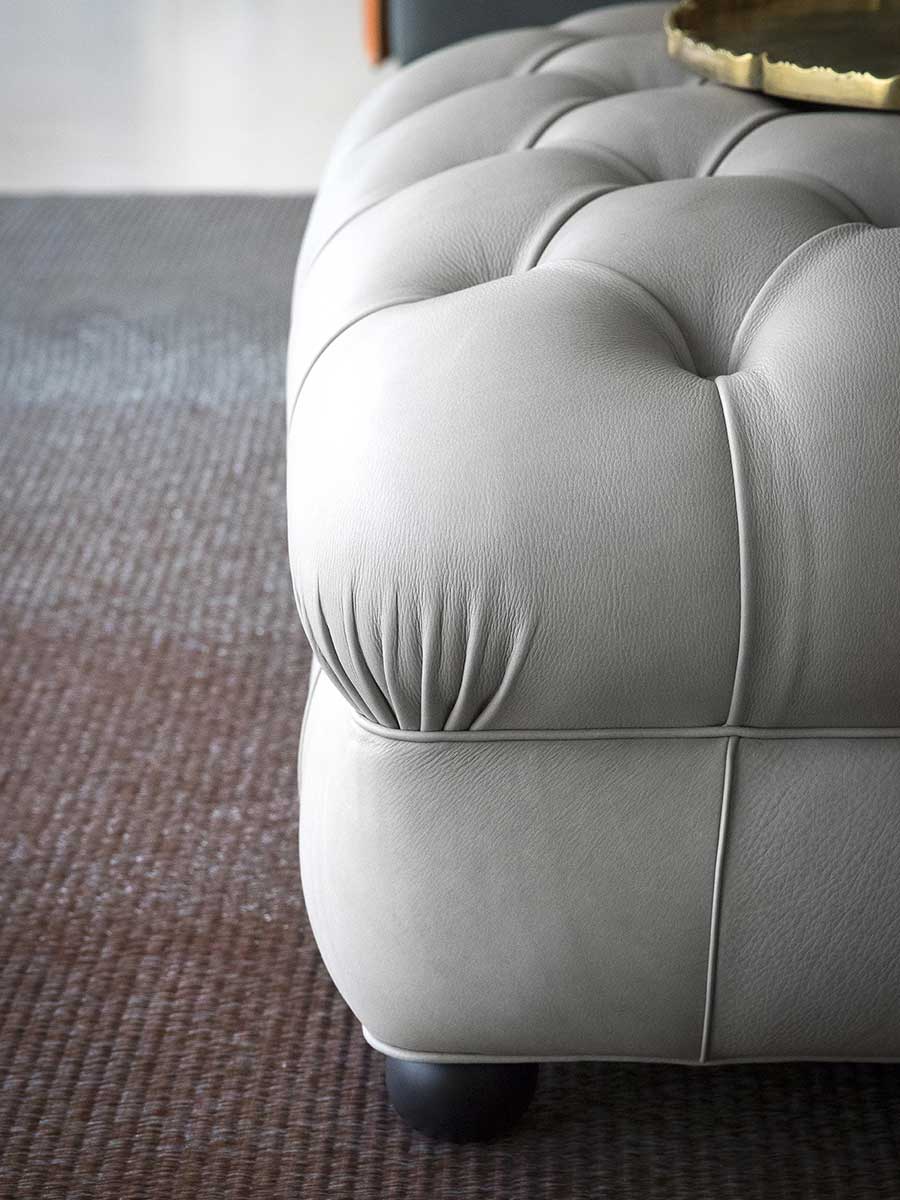 poltrona frau chester one ottoman