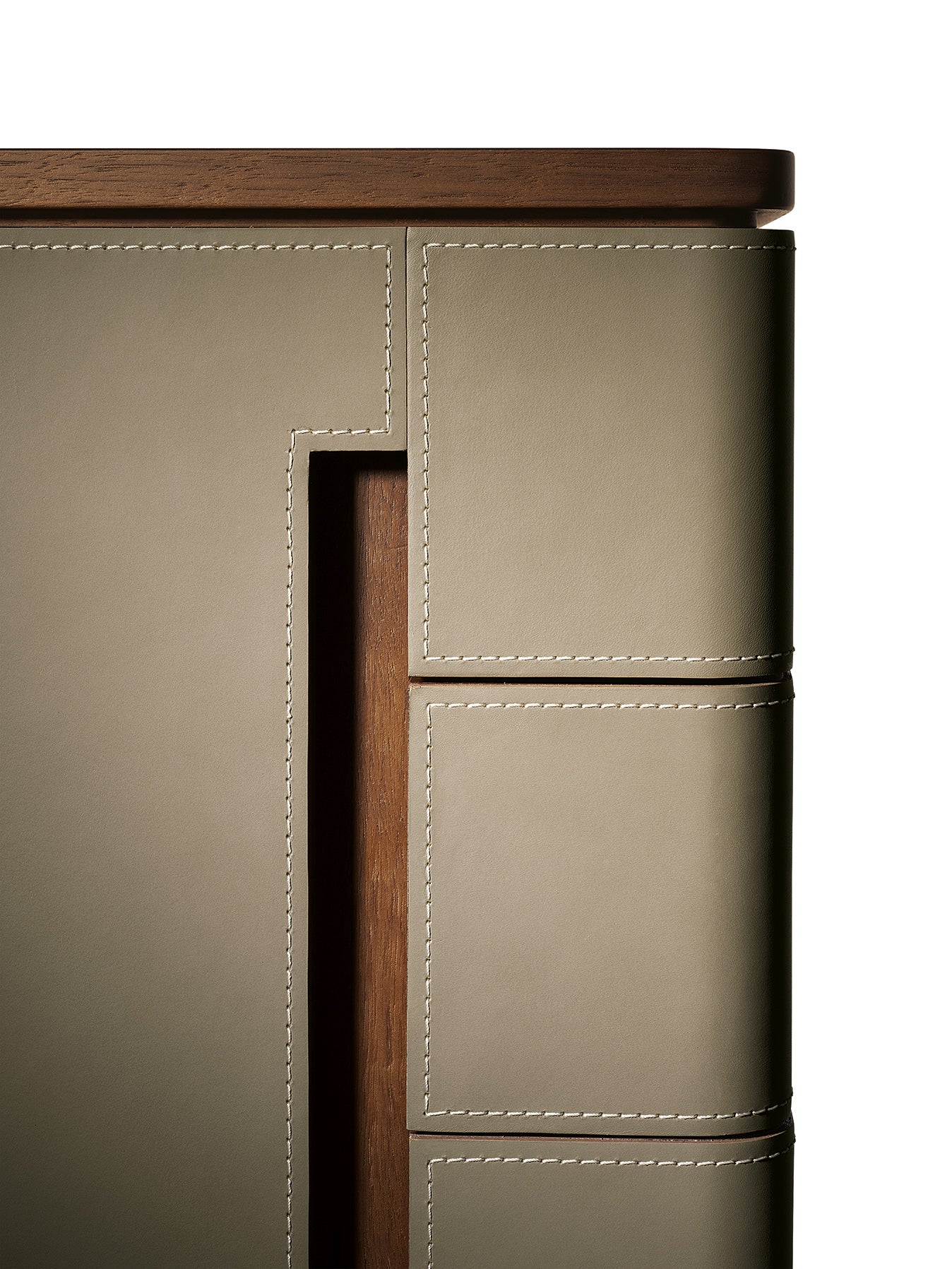 poltrona frau fidelio notte high drawer chest