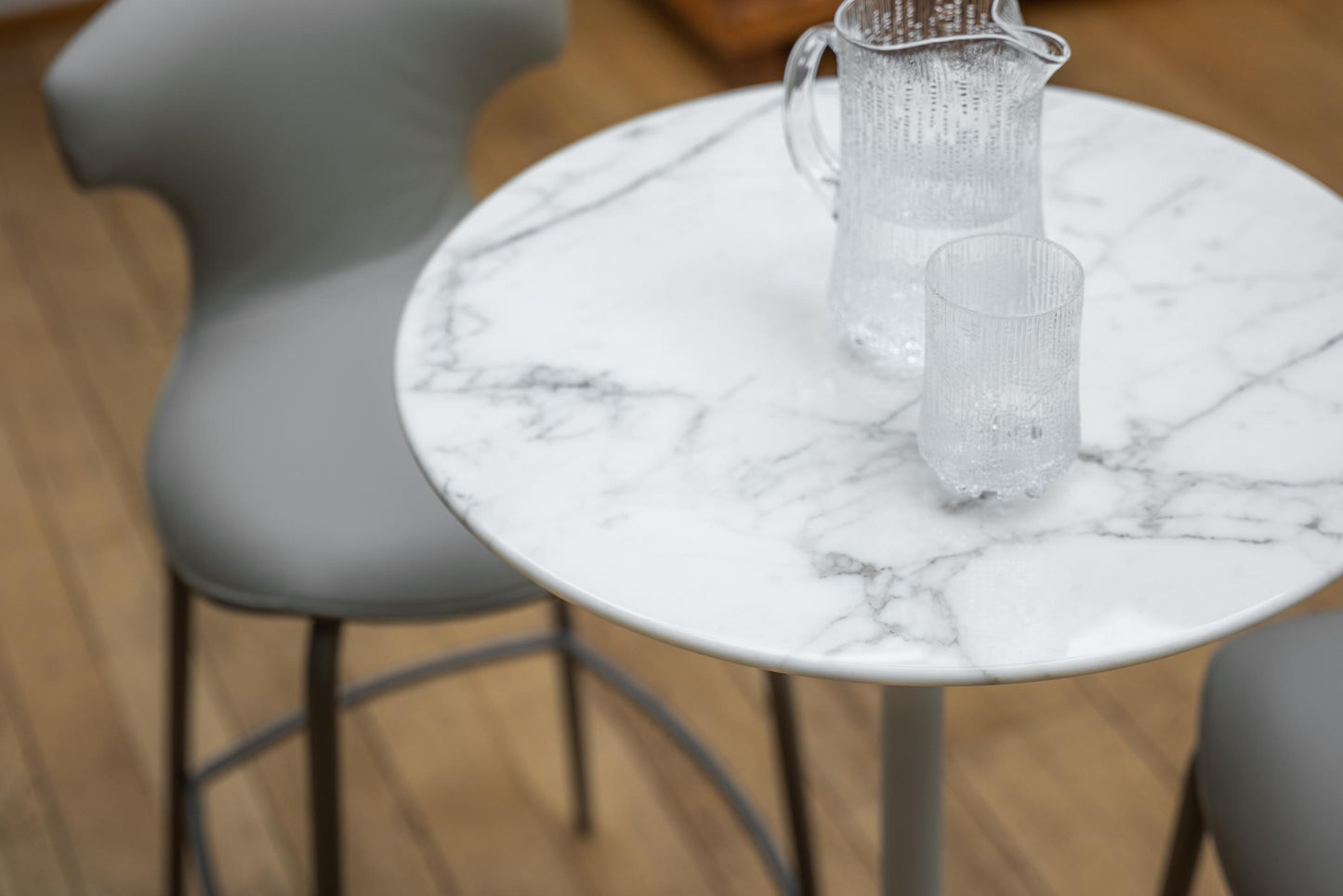 poltrona frau montera mas stool with metal base