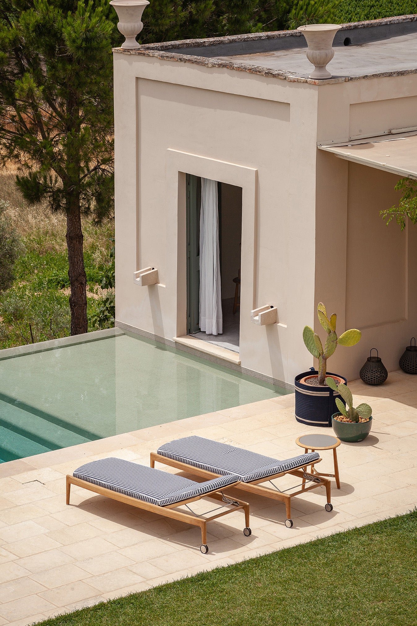 The Secret Garden Sunbed