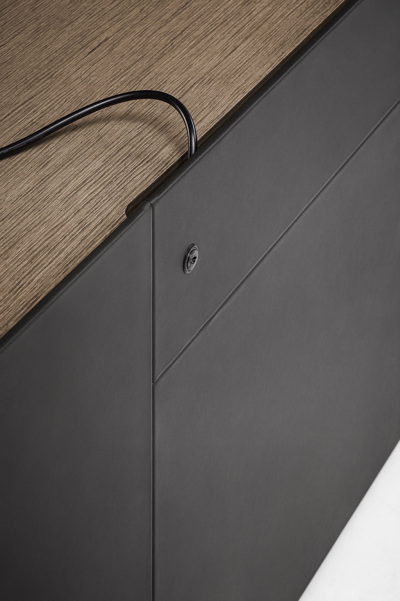 poltrona frau trust cabinet