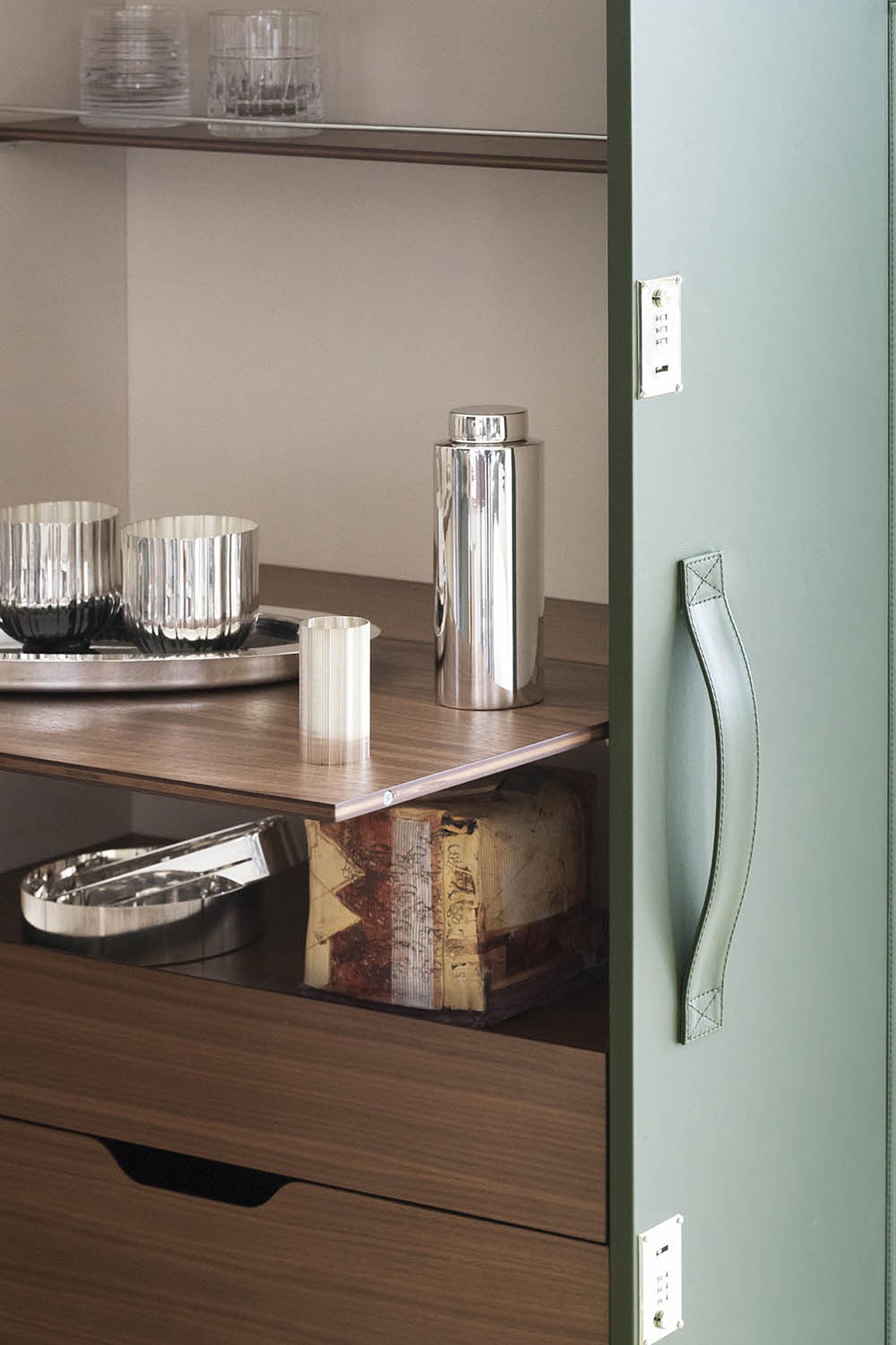poltrona frau isidoro drinks cabinet