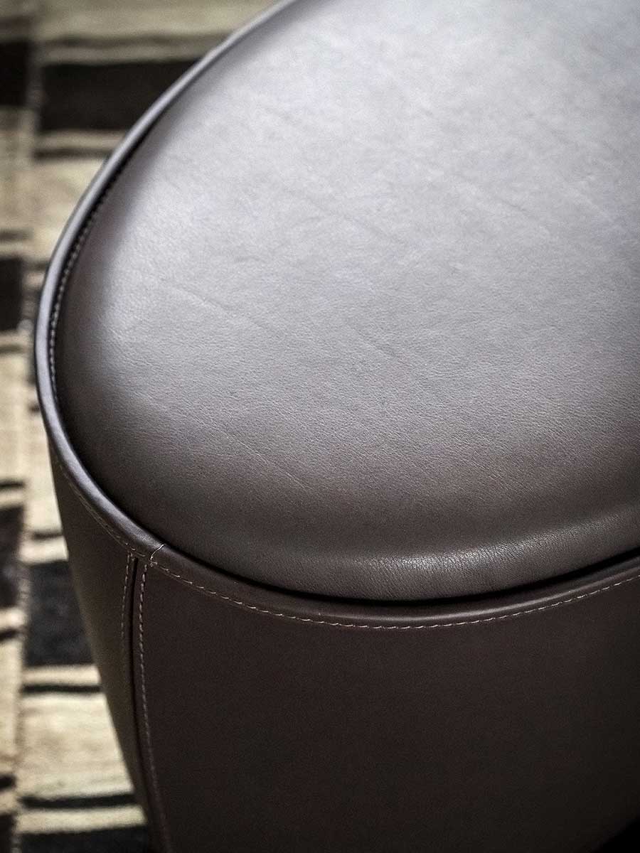 poltrona frau mamy blue ottoman