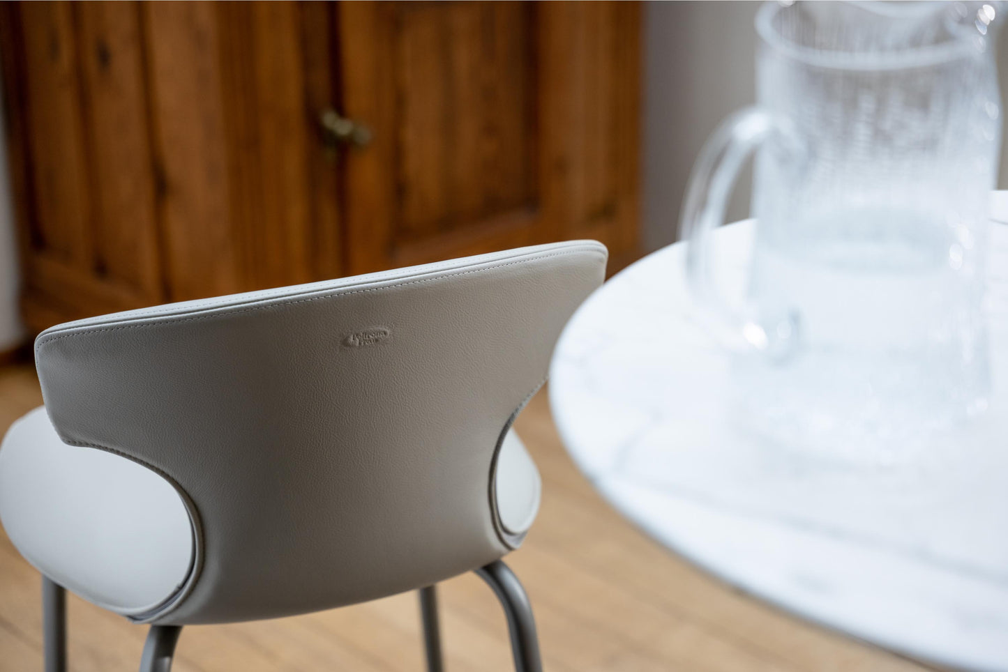 poltrona frau montera mas stool with metal base