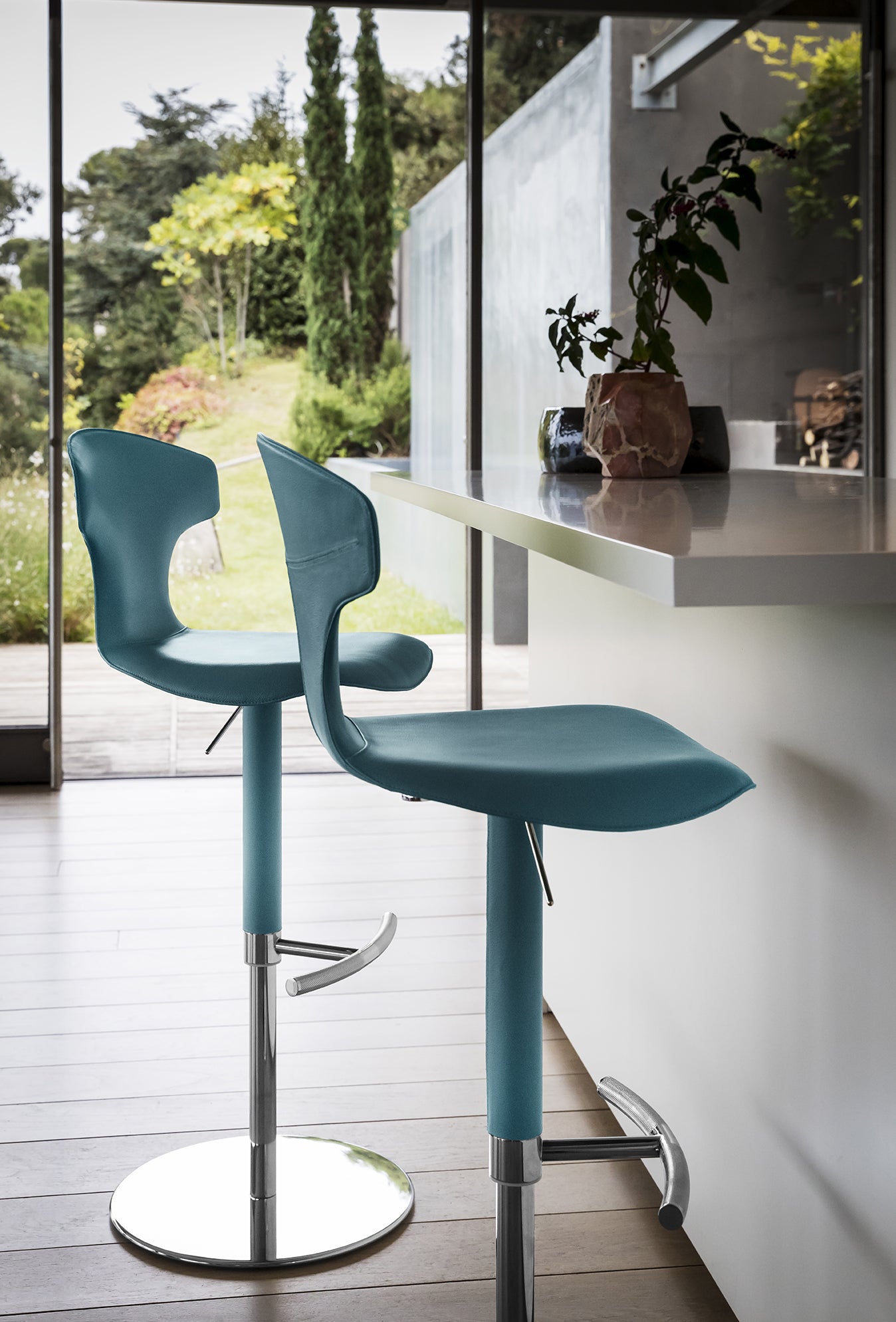 Montera Column Base Stool