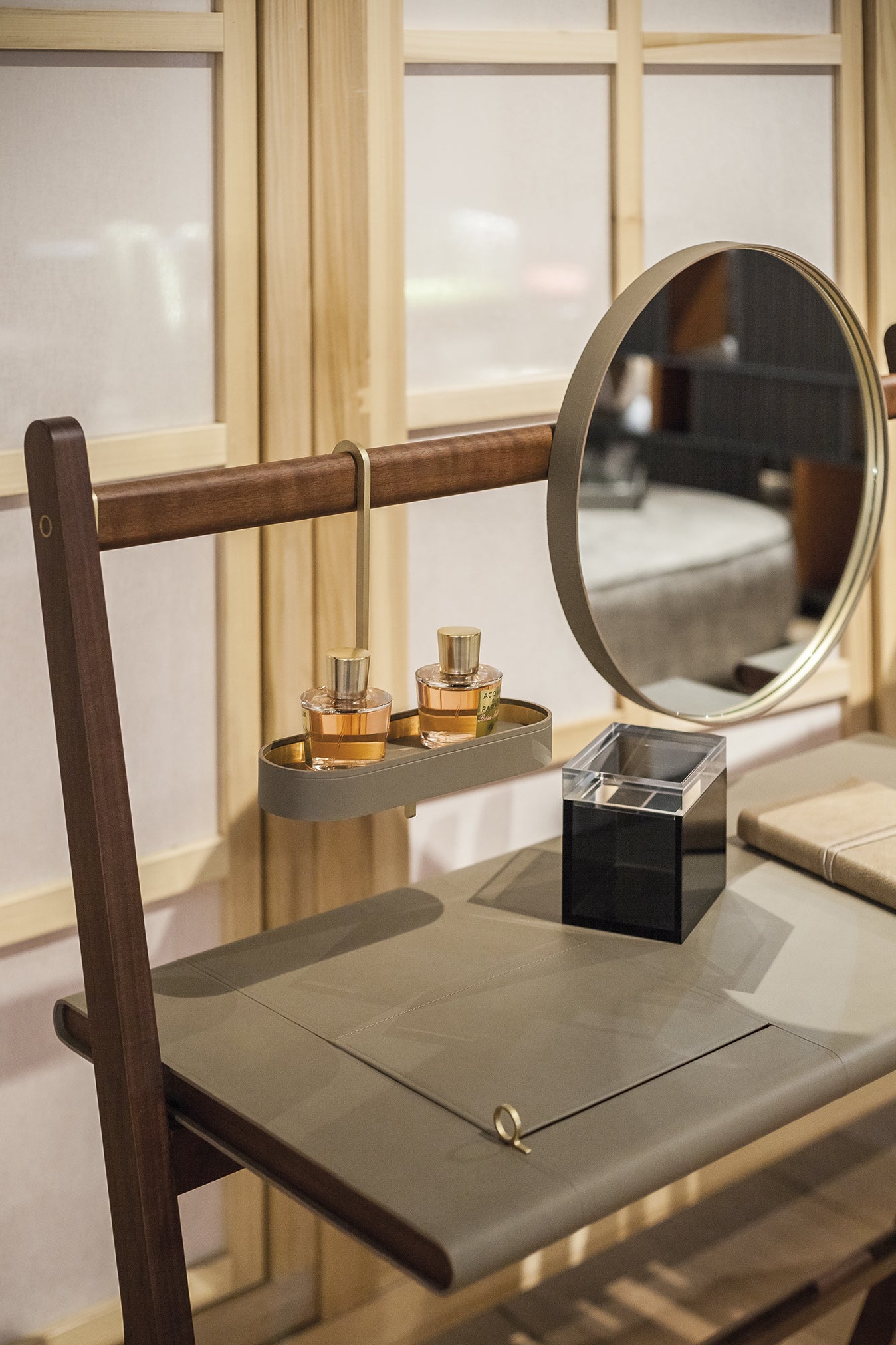 poltrona frau ren dressing table