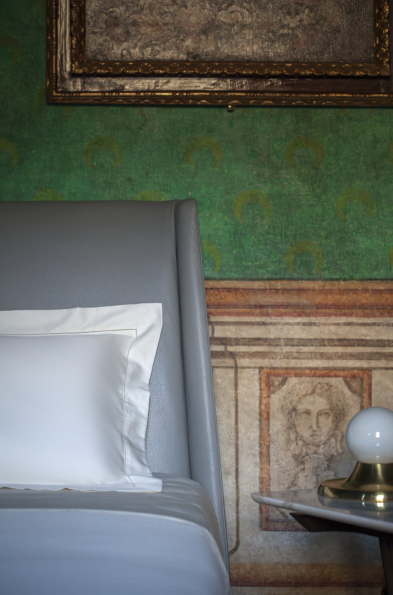 Suzie Wong Bed