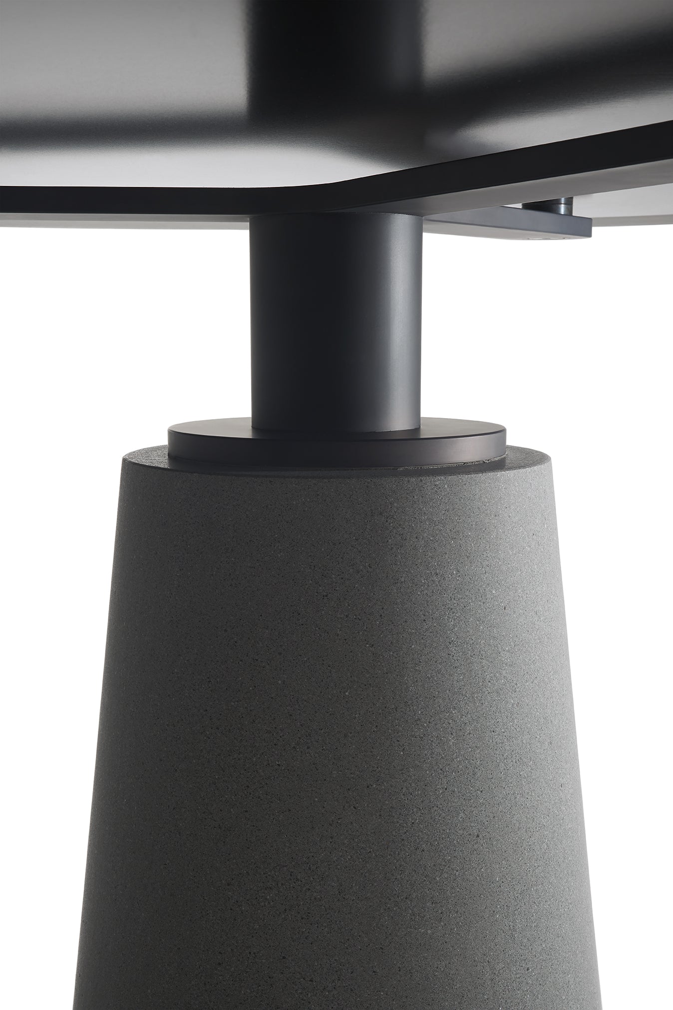 poltrona frau mesa round table
