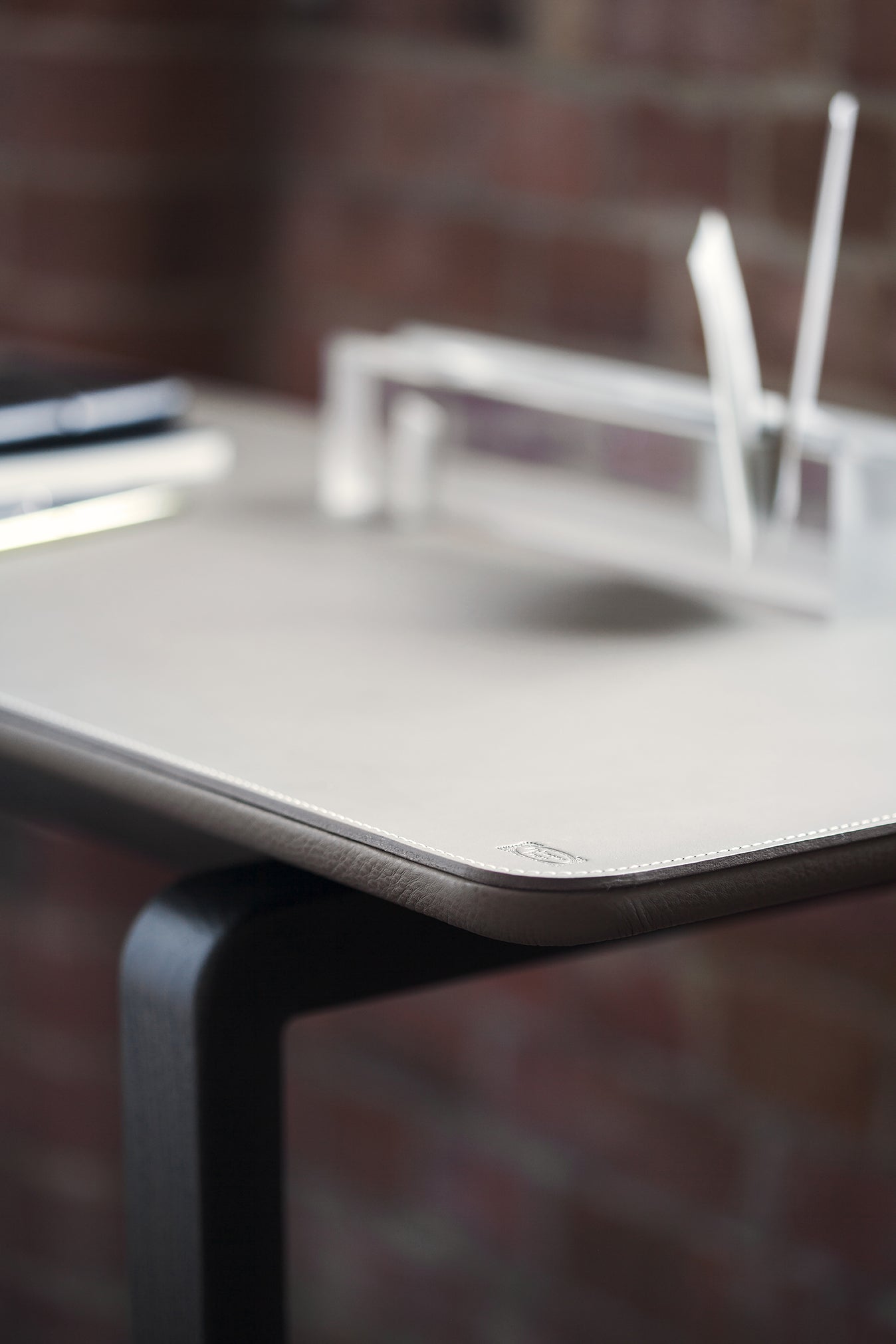 poltrona frau fidelio console