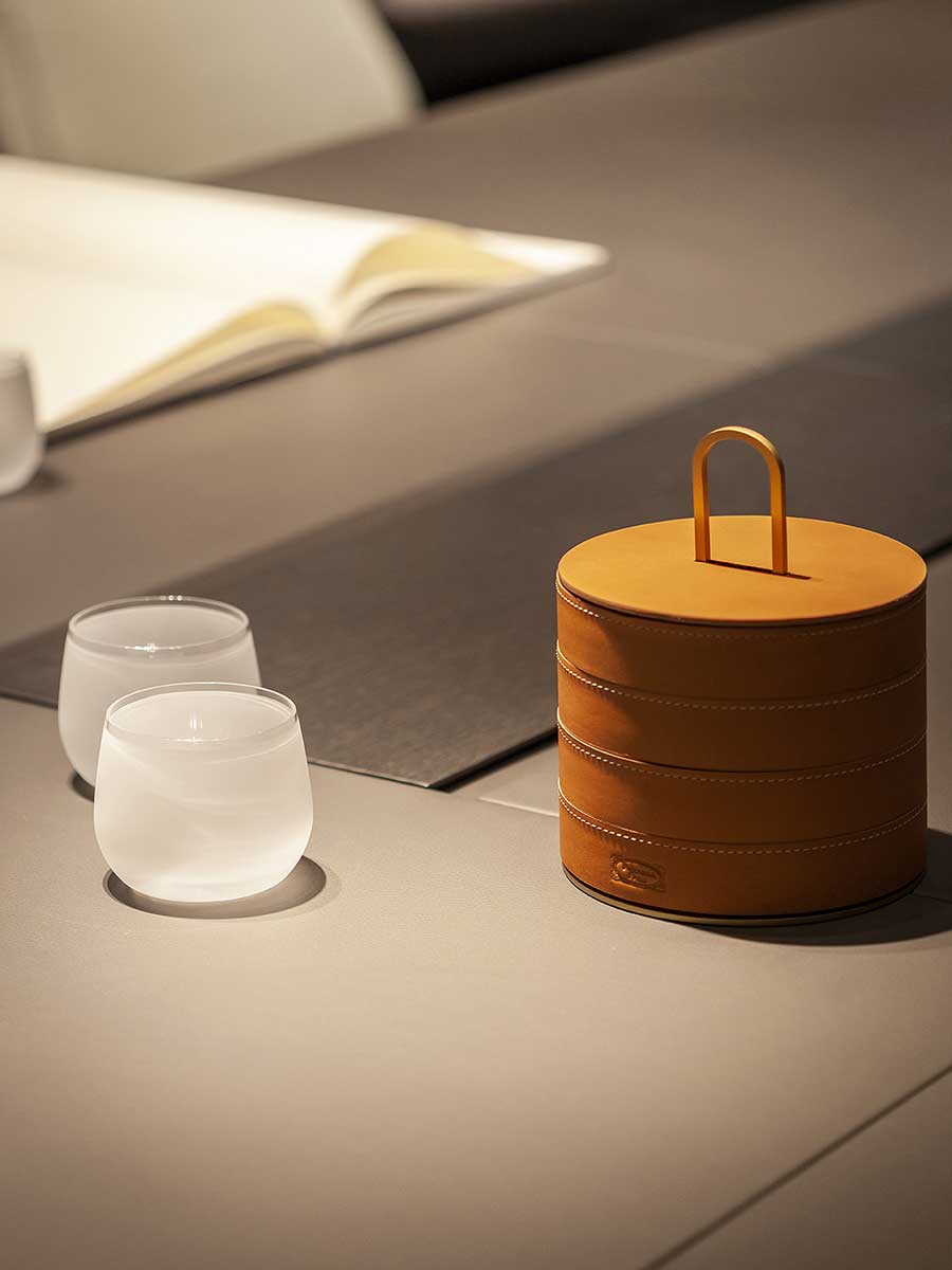 poltrona frau zhuang stackable case