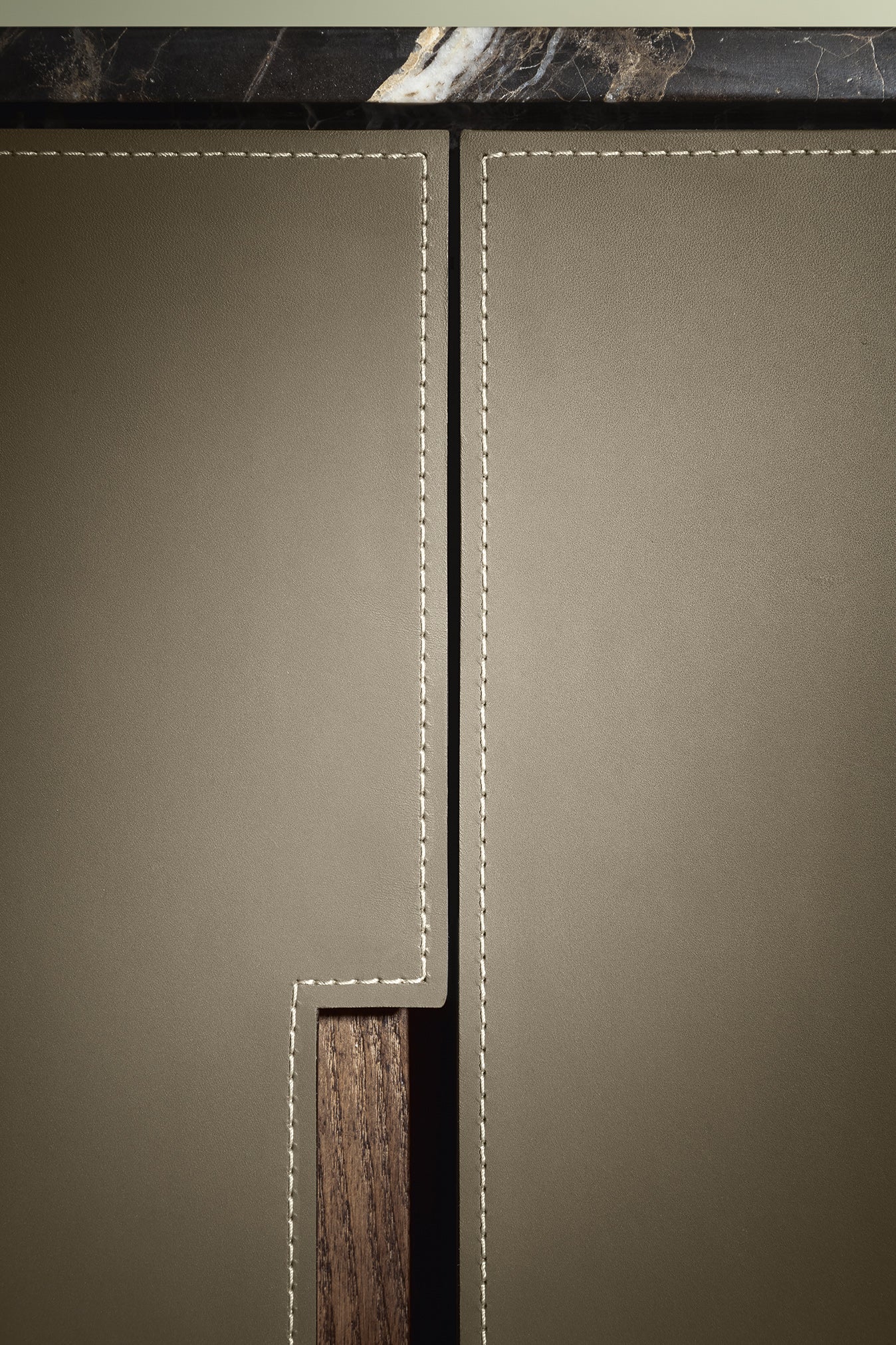 poltrona frau fidelio drinks cabinet