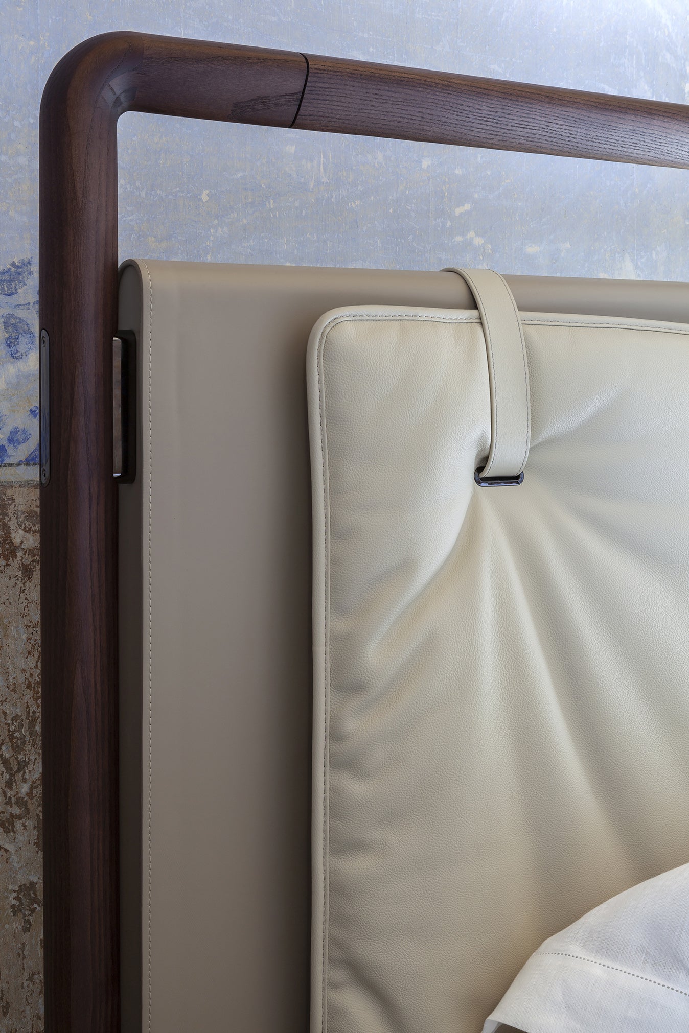 poltrona frau volare due bed