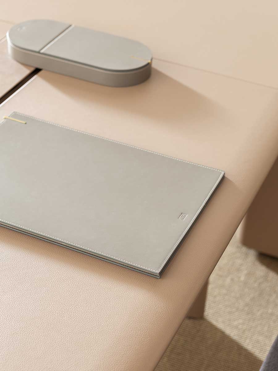 poltrona frau zhuang desk accessories