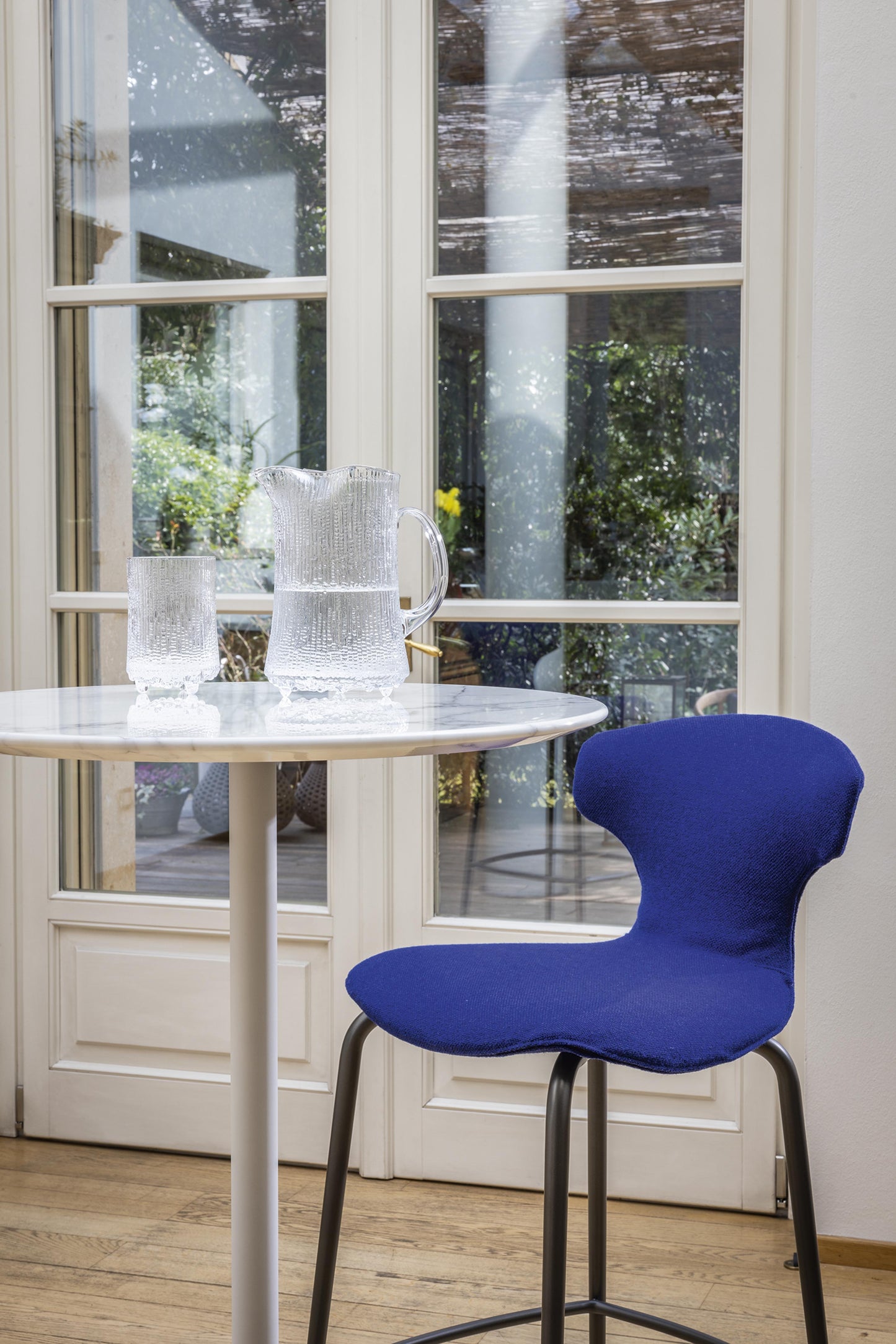 poltrona frau montera mas stool with metal base