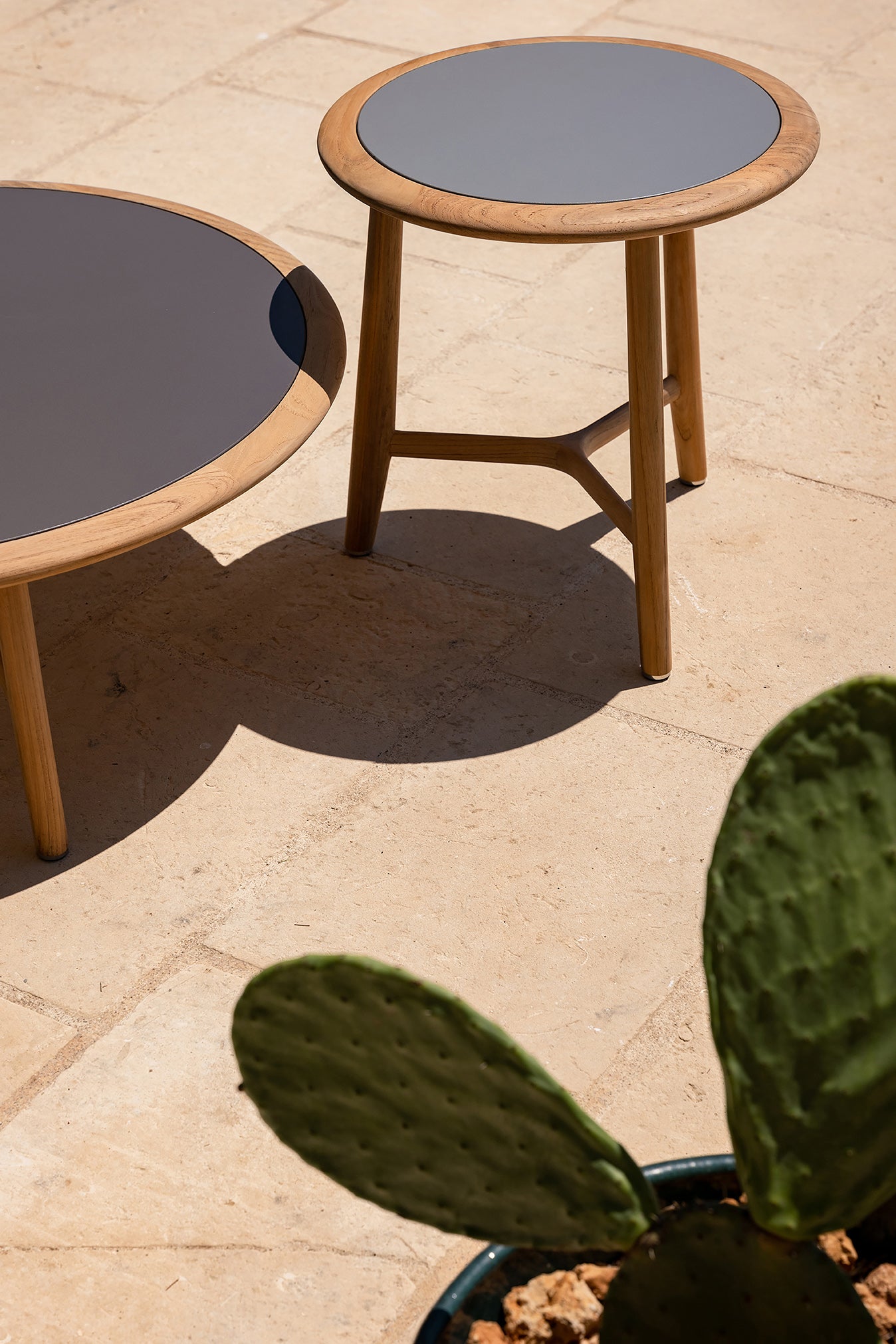 poltrona frau the secret garden small table