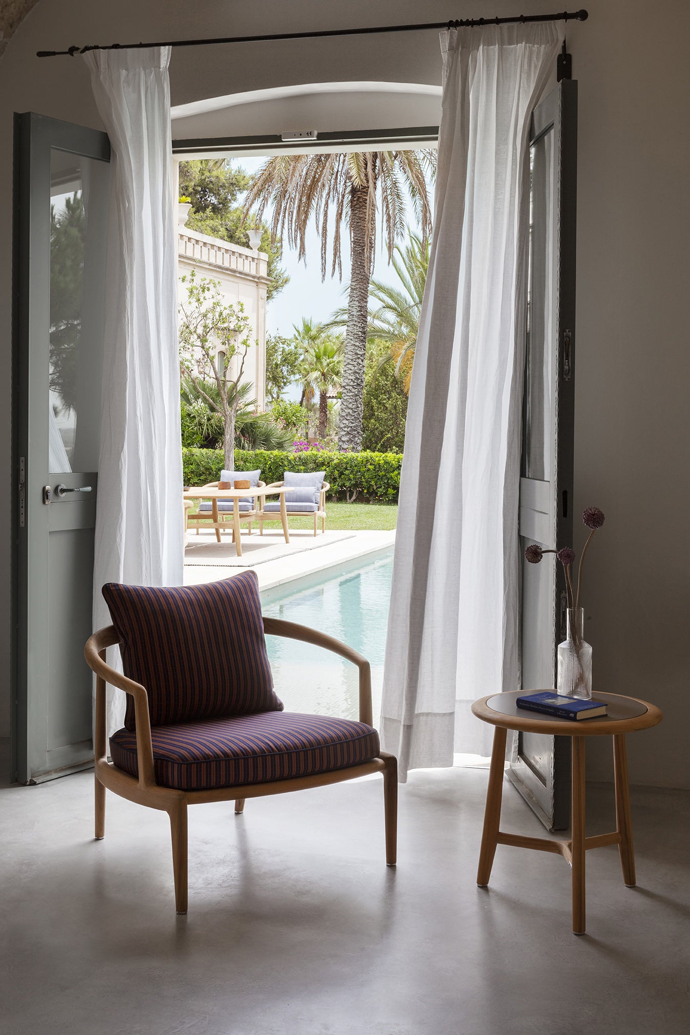 poltrona frau the secret garden small table