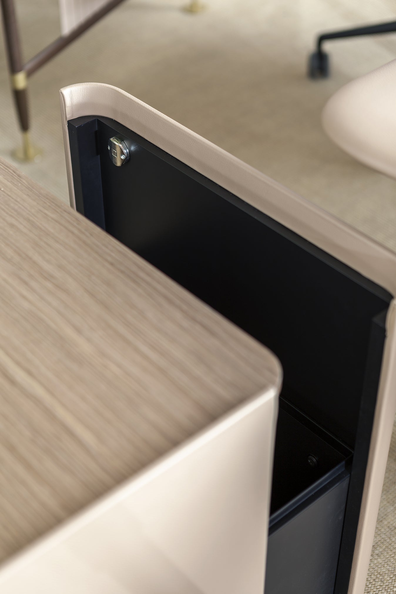 poltrona frau trust cabinet