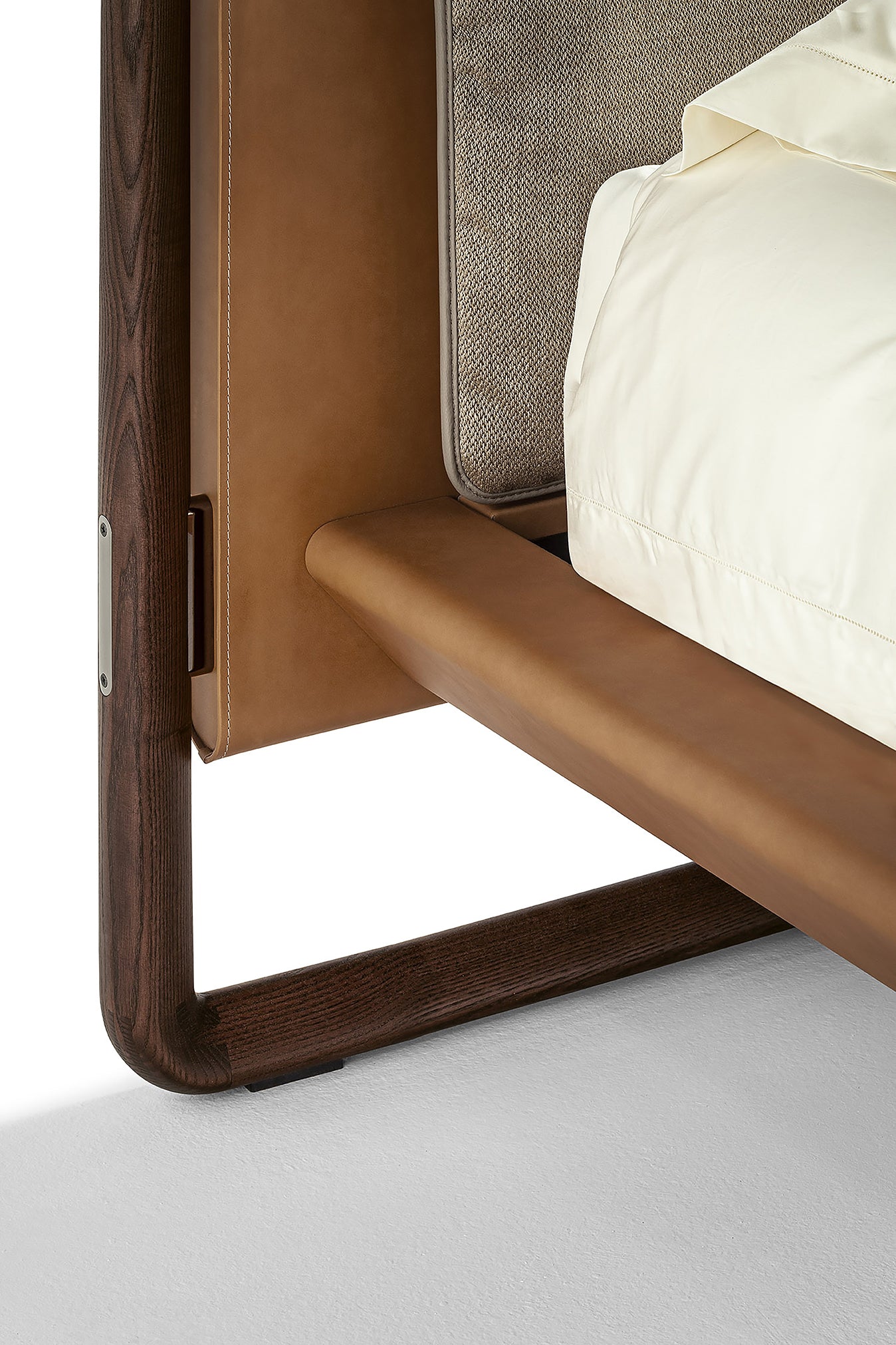 poltrona frau volare due bed