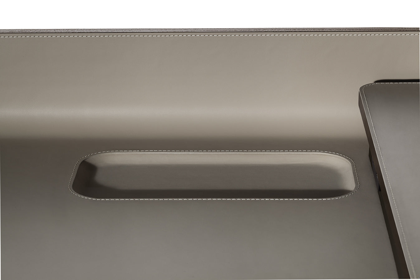 poltrona frau iren freestanding desk