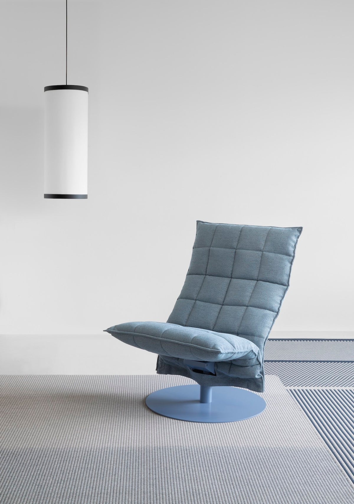 Wide Swivel k chair with star base