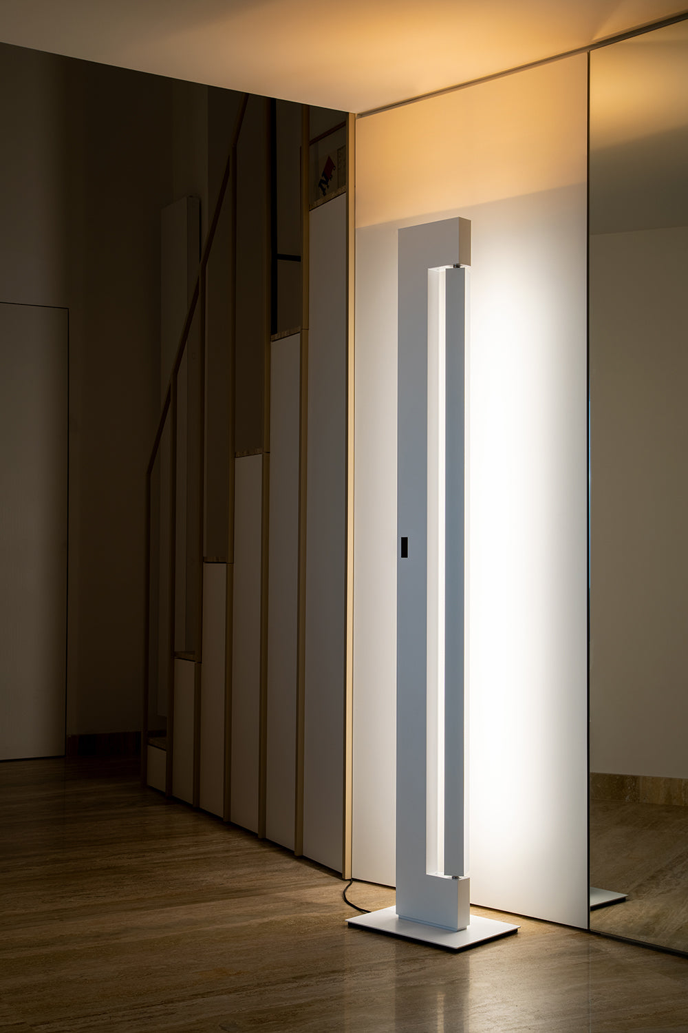 Ara Floor Lamp