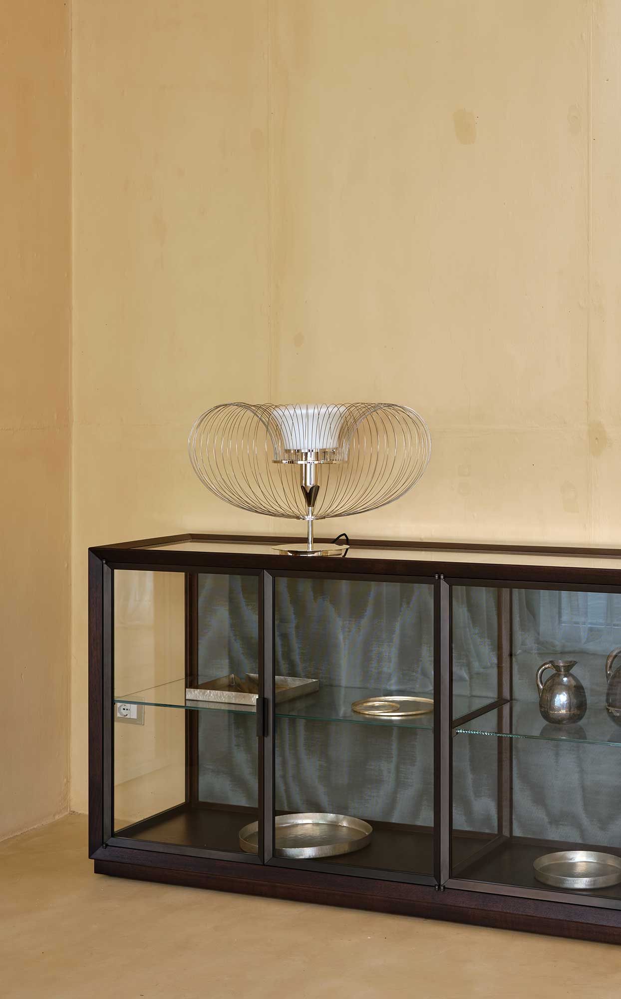 Steel Flower Table Lamp