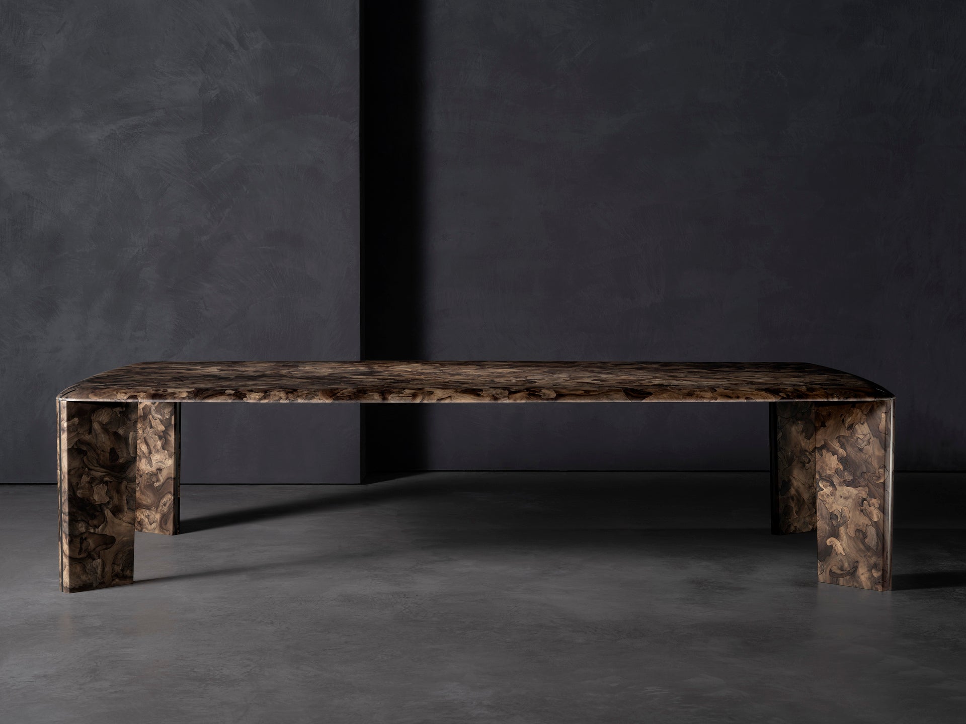 Grand Stand Dining Table