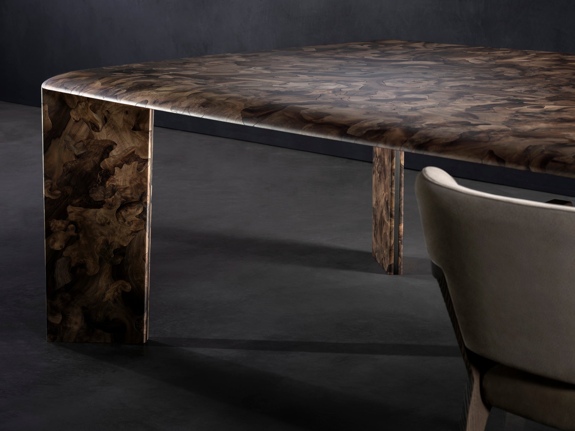 Grand Stand Dining Table