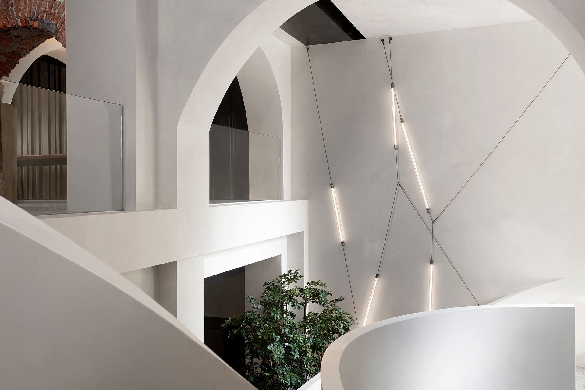Spyder Wall Lamp