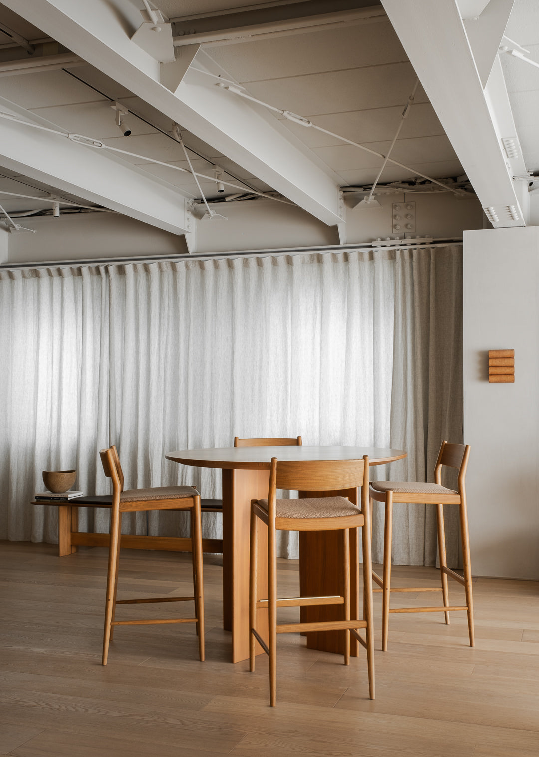 A-HT01 High Table